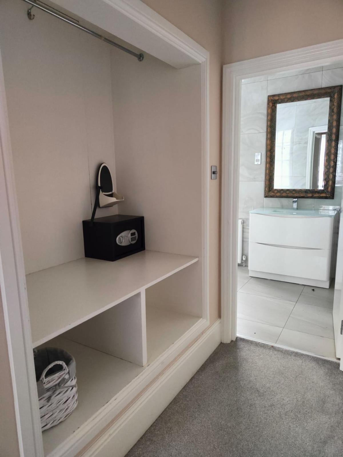 Deluxe King Suite photo 1