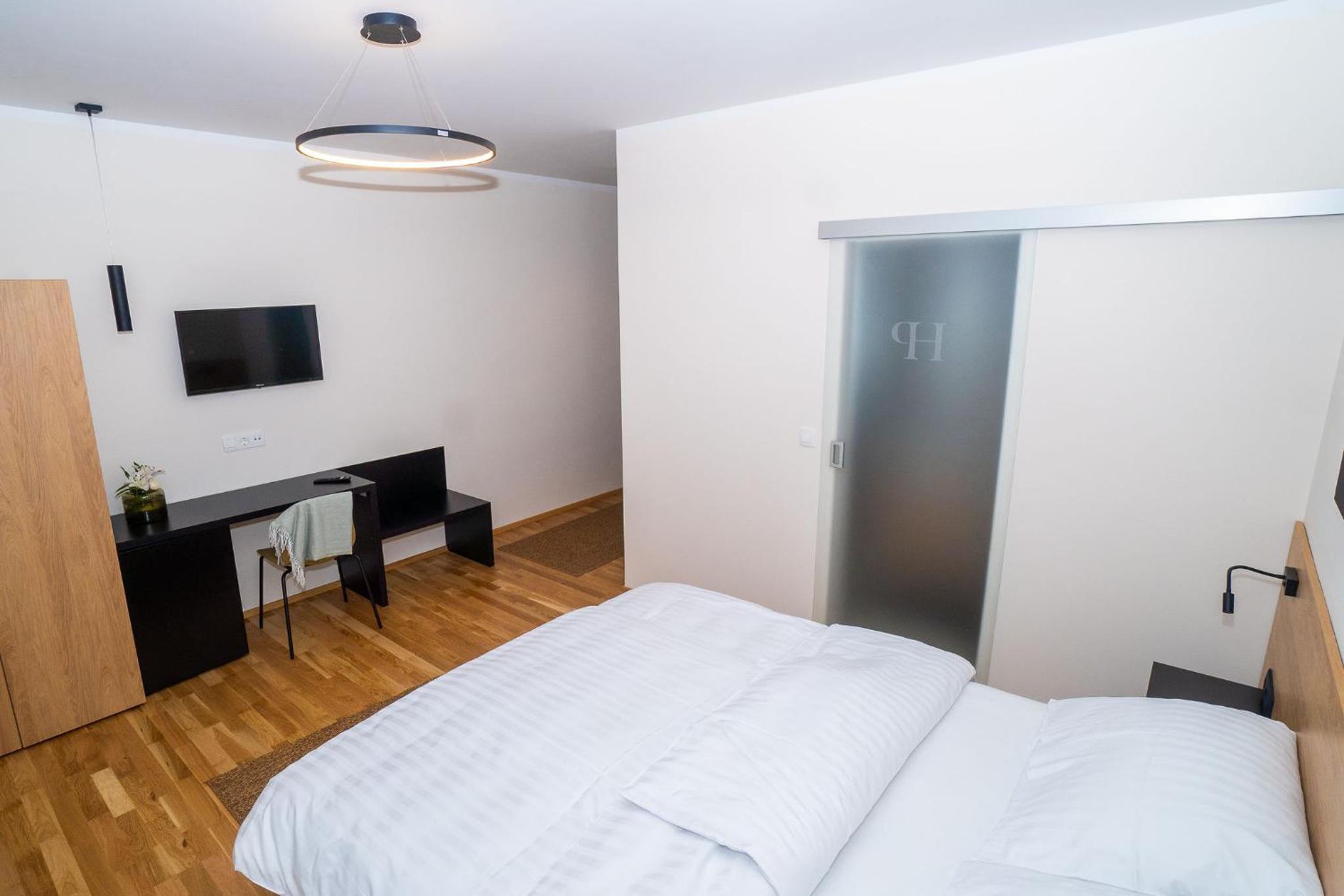 Double Room - Photo 7