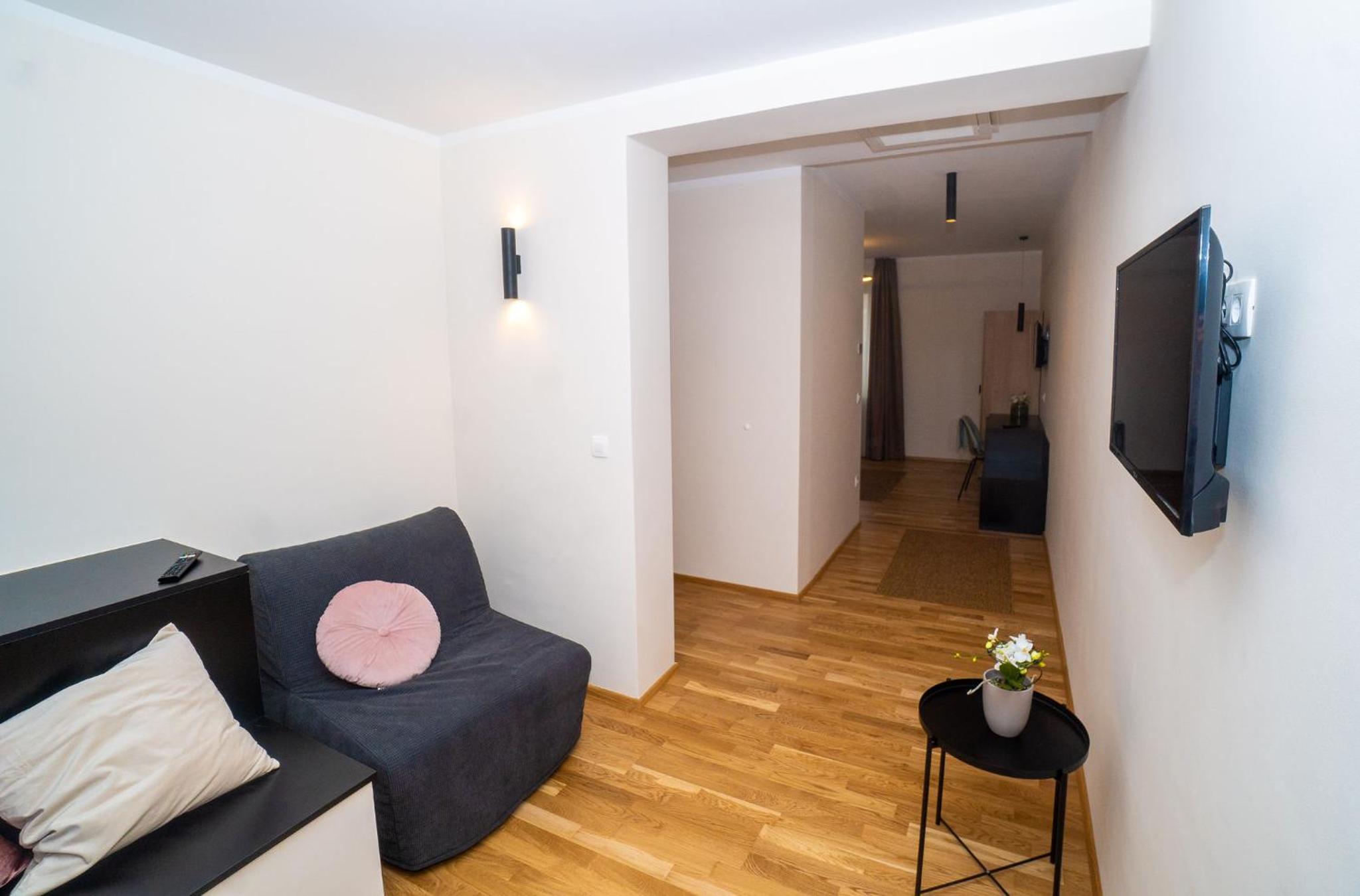 Double Room - Photo 8
