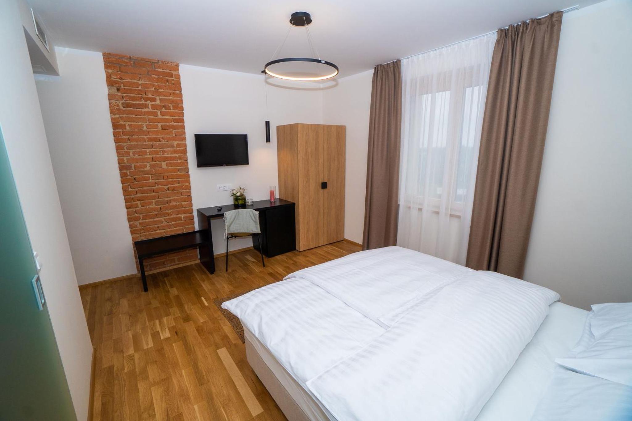 Double Room - Photo 4