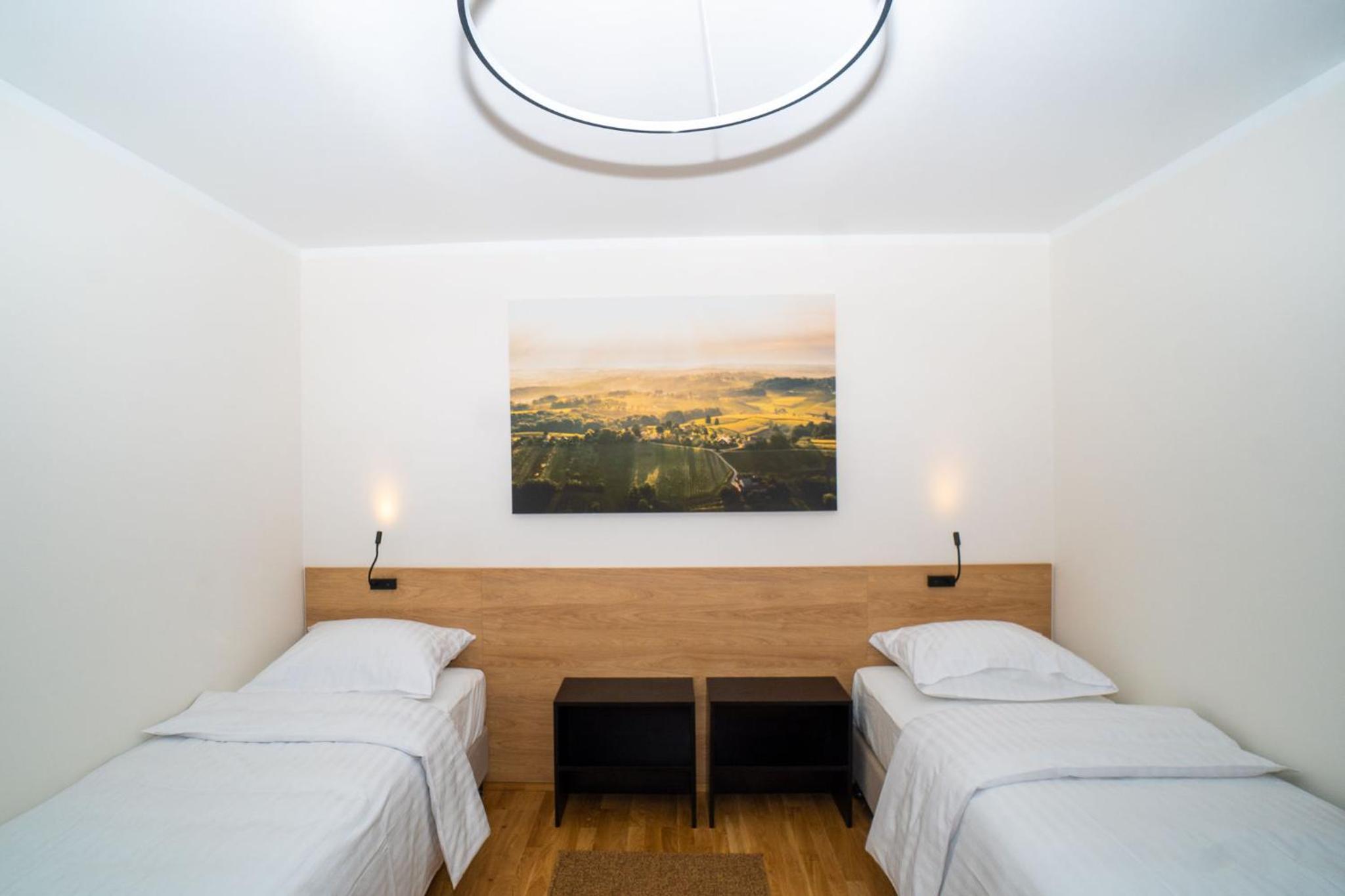 Double Room - Photo 12