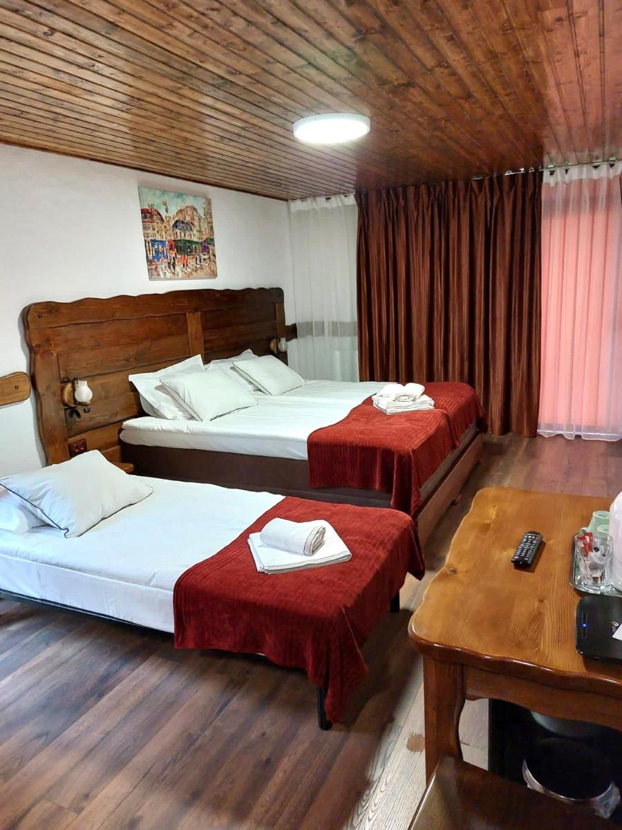 Deluxe Double Room (2 Adults + 1 Child) photo 2