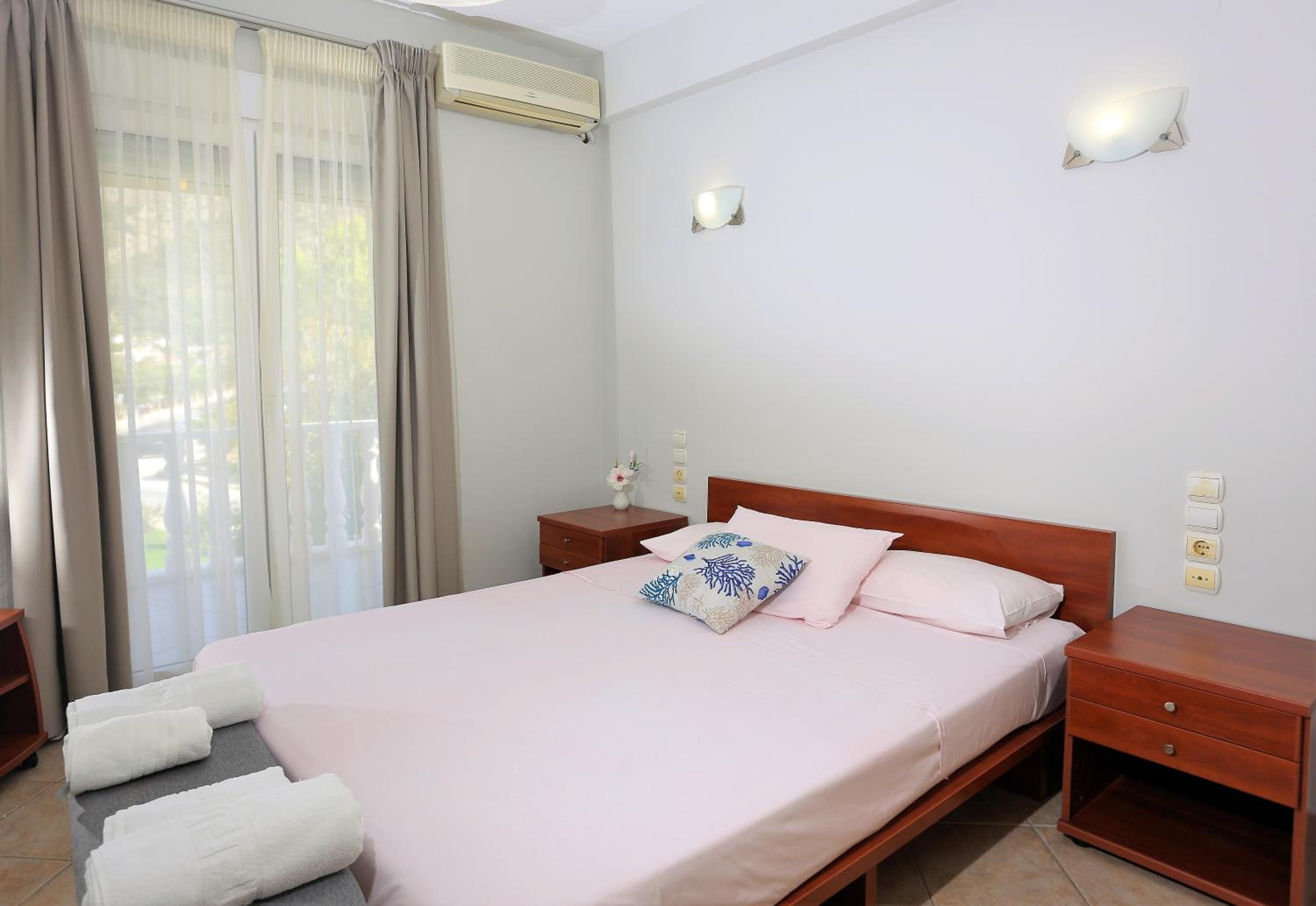 One-Bedroom Apartment with Sea View and Balcony