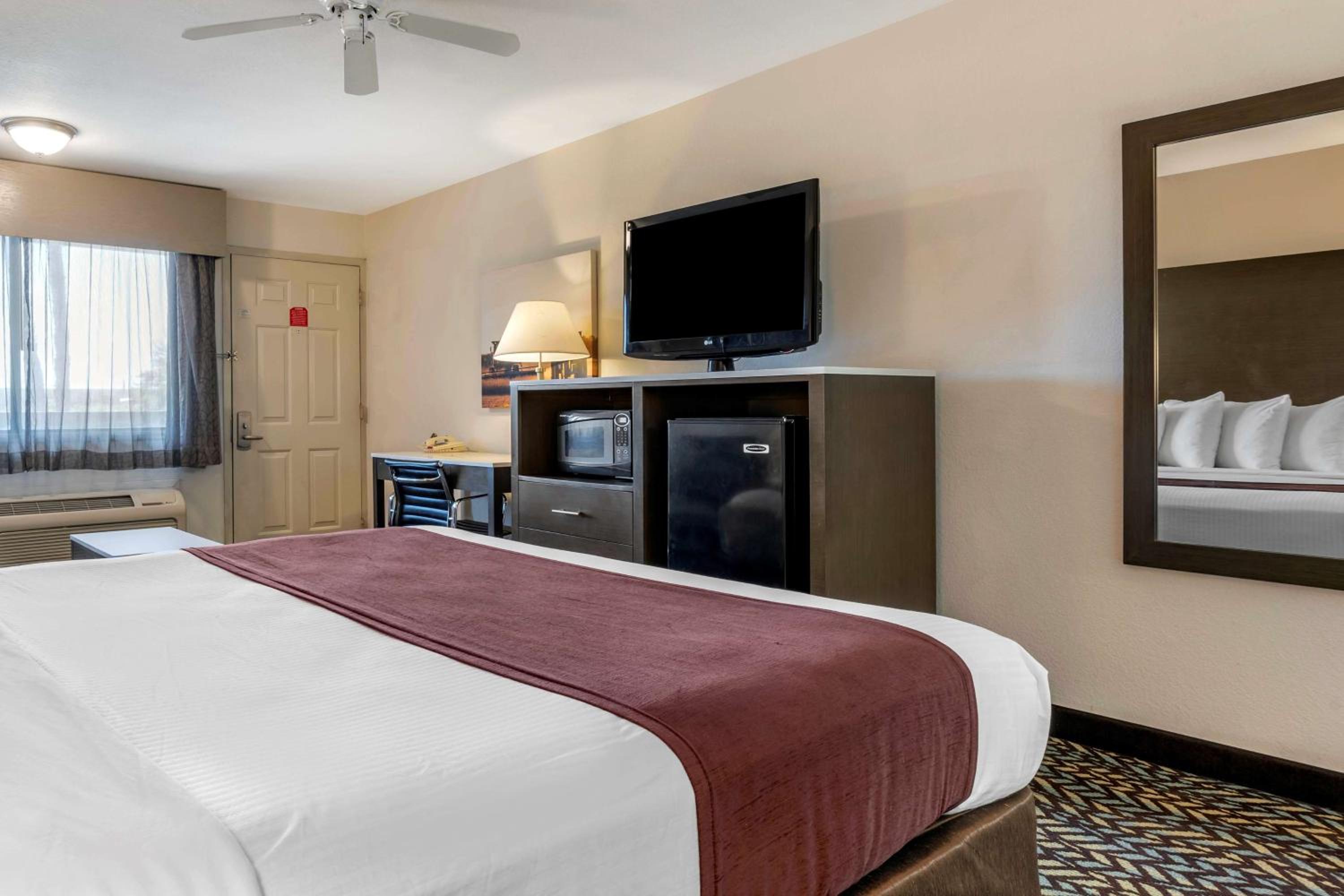 Business King Room - Non-Smoking - Photo 2
