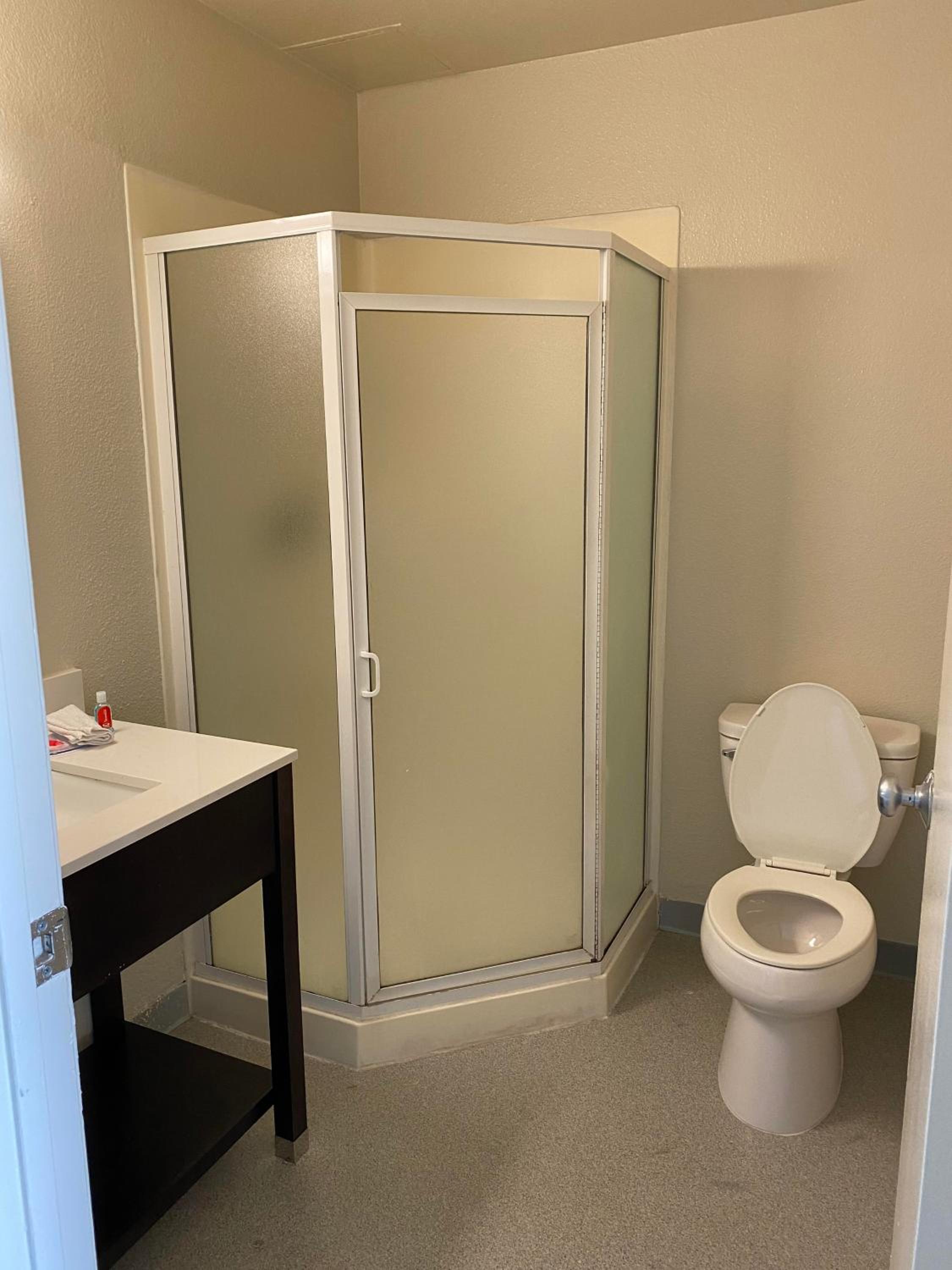Quadruple Room - Non Smoking/Pet Friendly - Photo 4