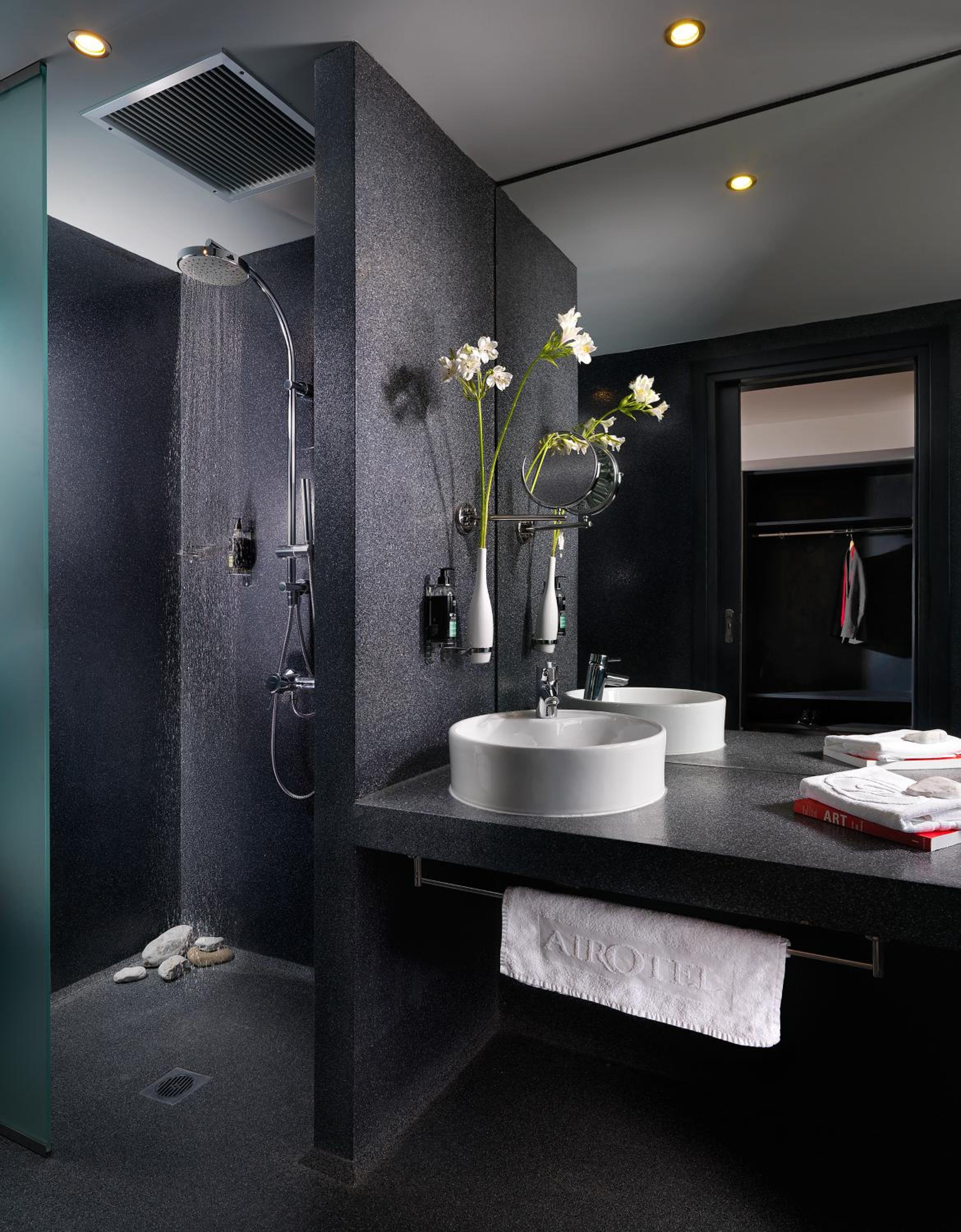 Double or Twin Room - Photo 6