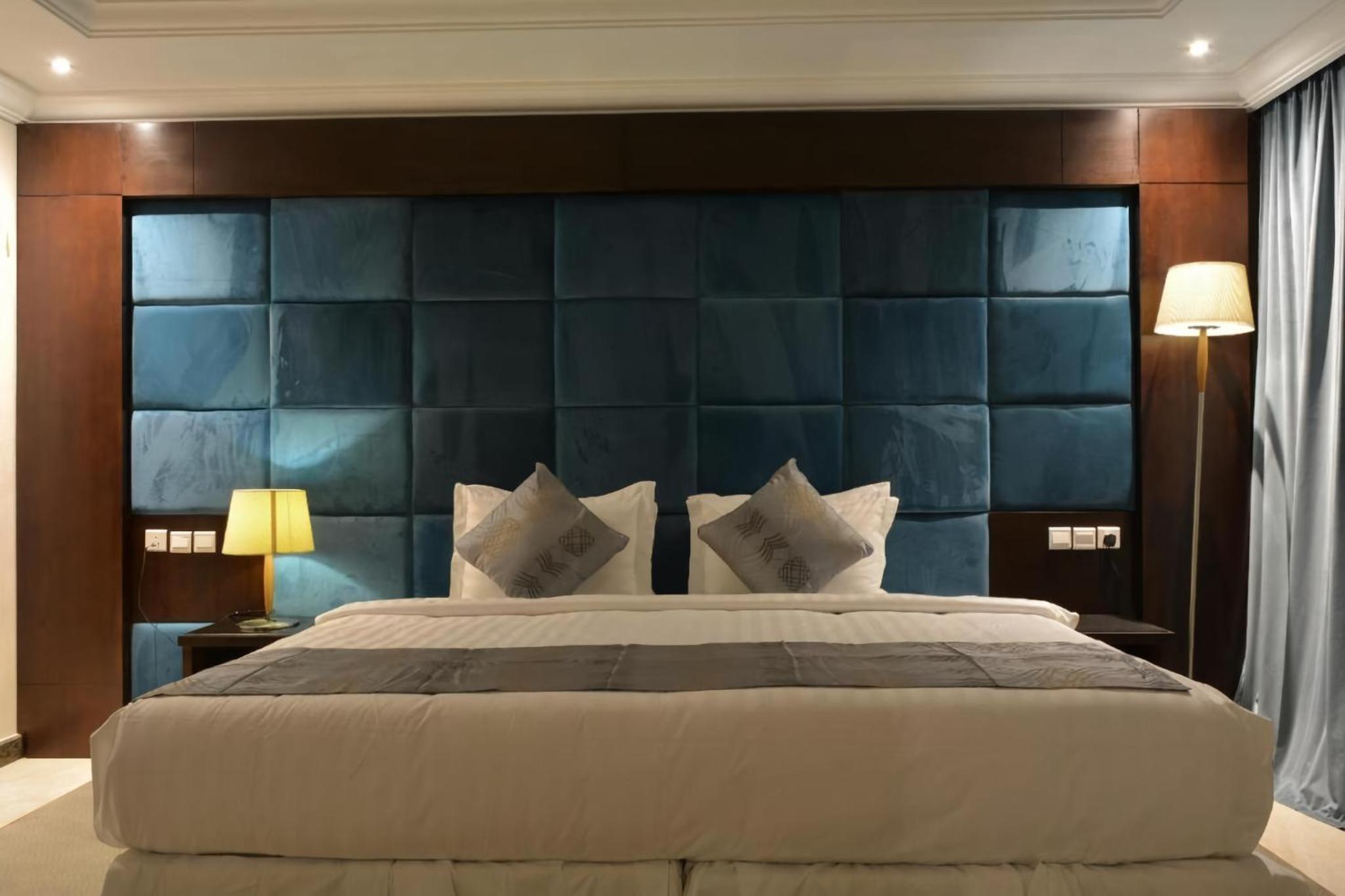 Deluxe King Room - Photo 6