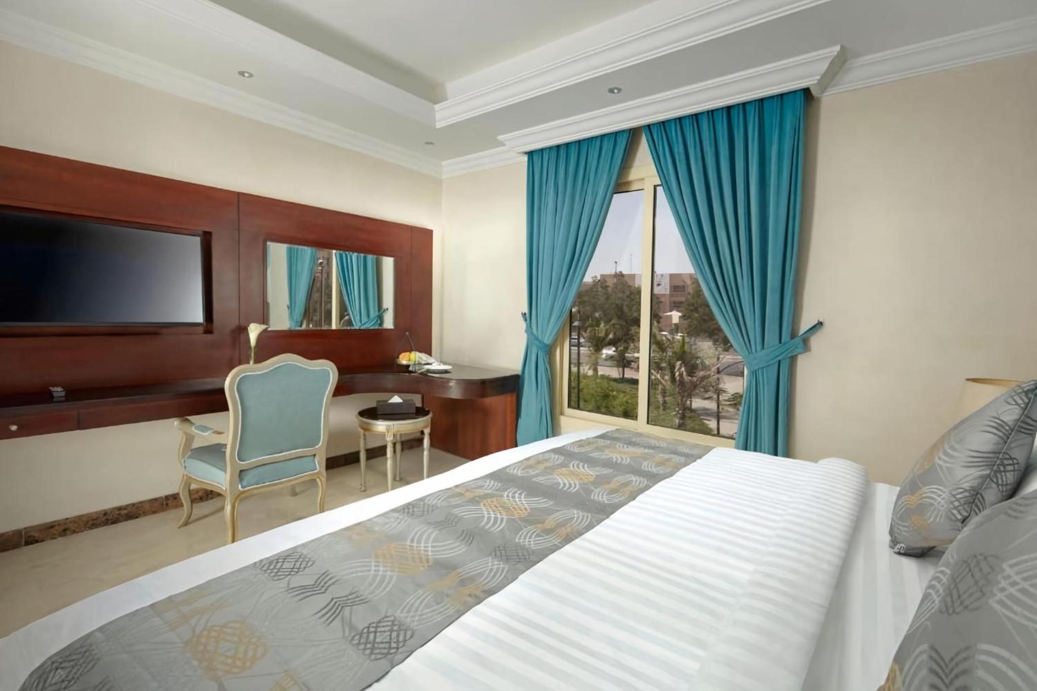 Deluxe King Room - Photo 5
