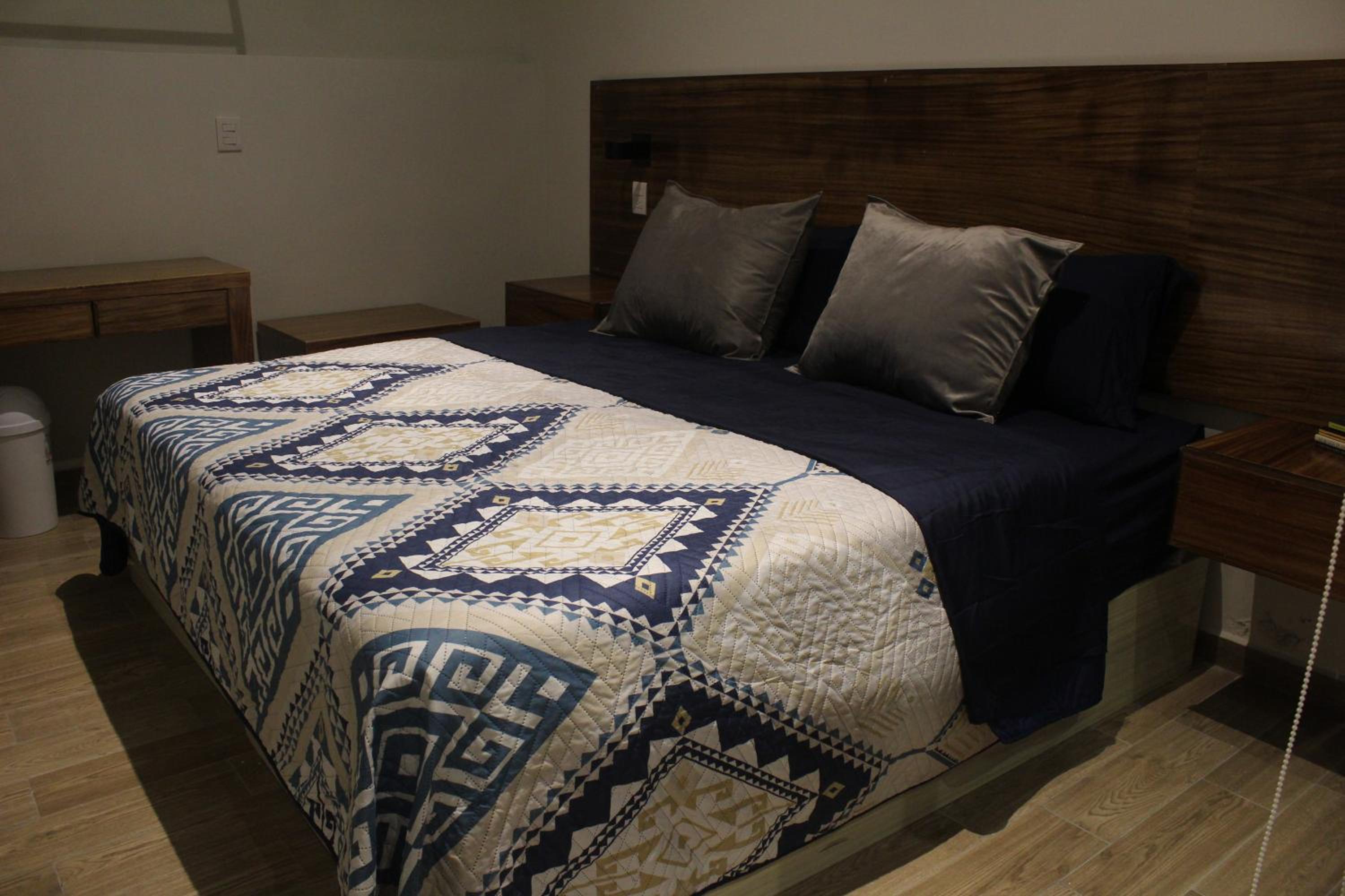 Deluxe Suite - Photo 7