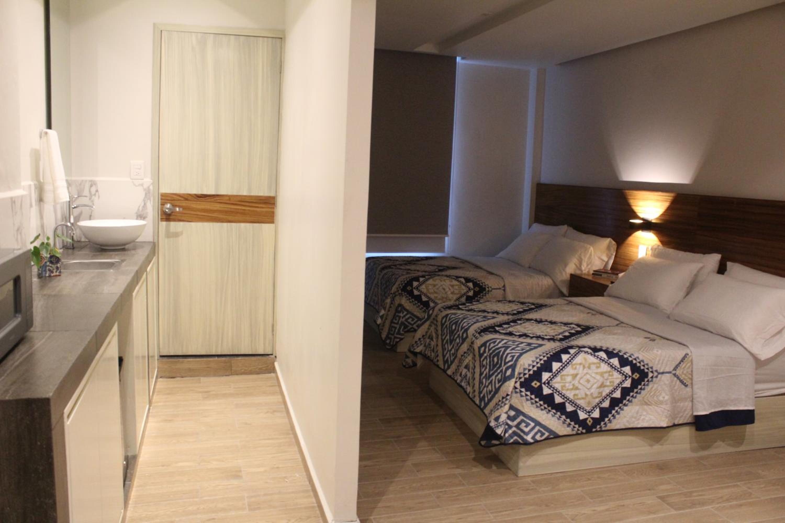 Deluxe Double Room with Two Double Beds - Photo 17