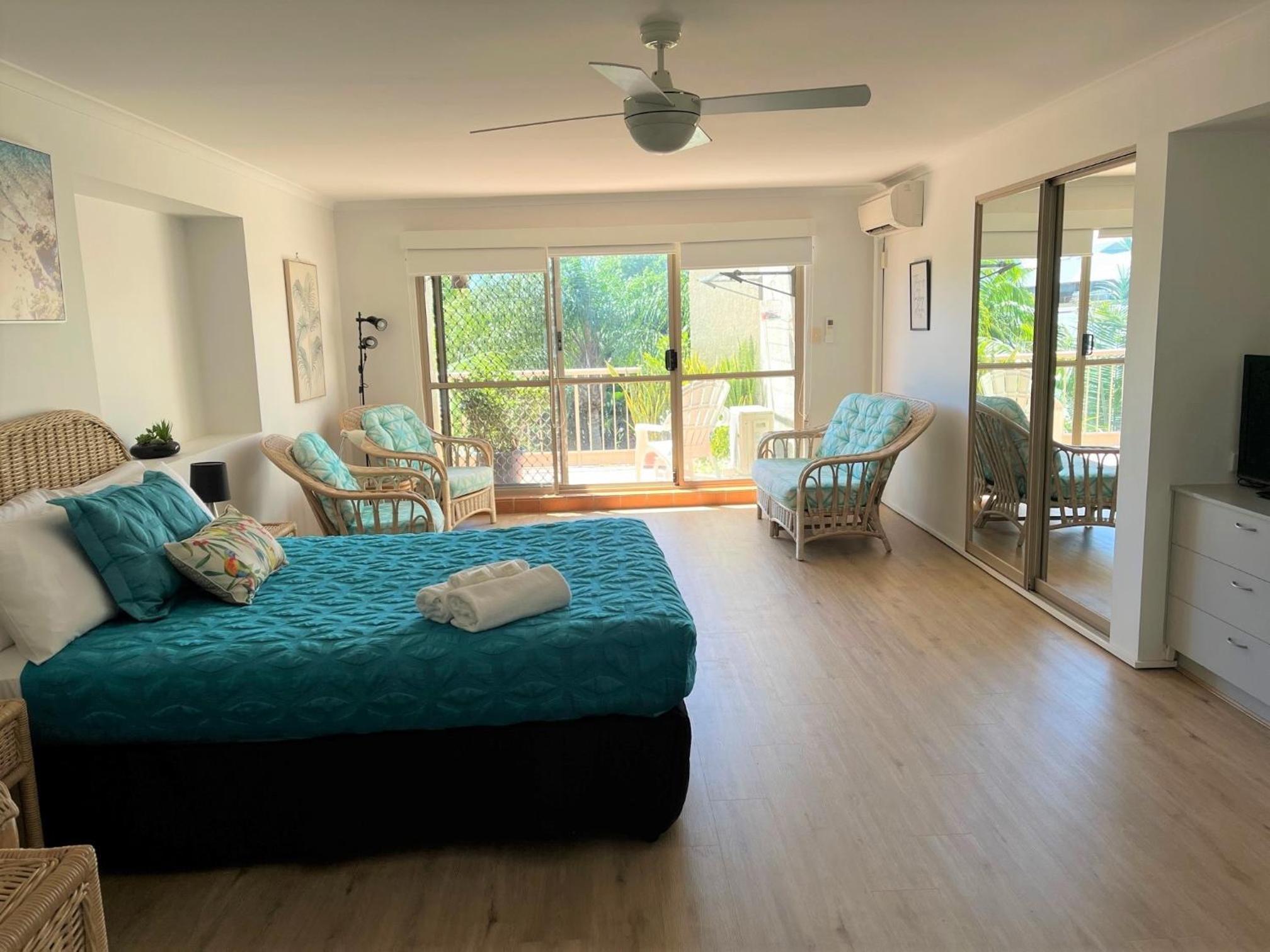 Three-Bedroom Apartment with Garden View - Non Smoking - Photo 13