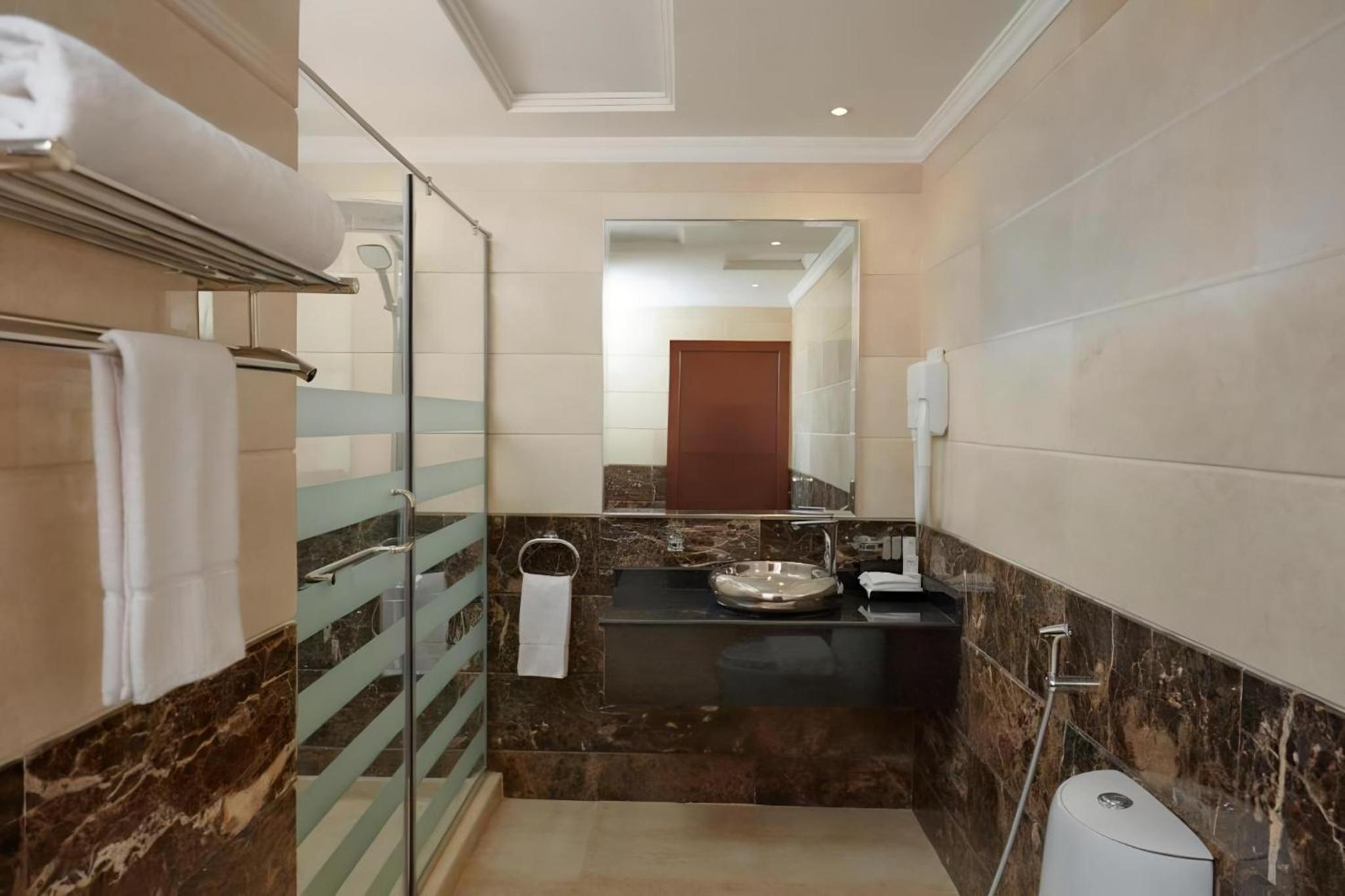 Budget Twin Room - Photo 5
