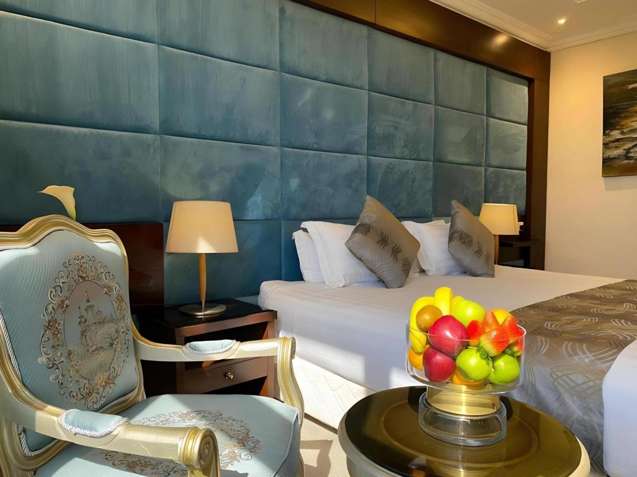 Deluxe King Room - Photo 3