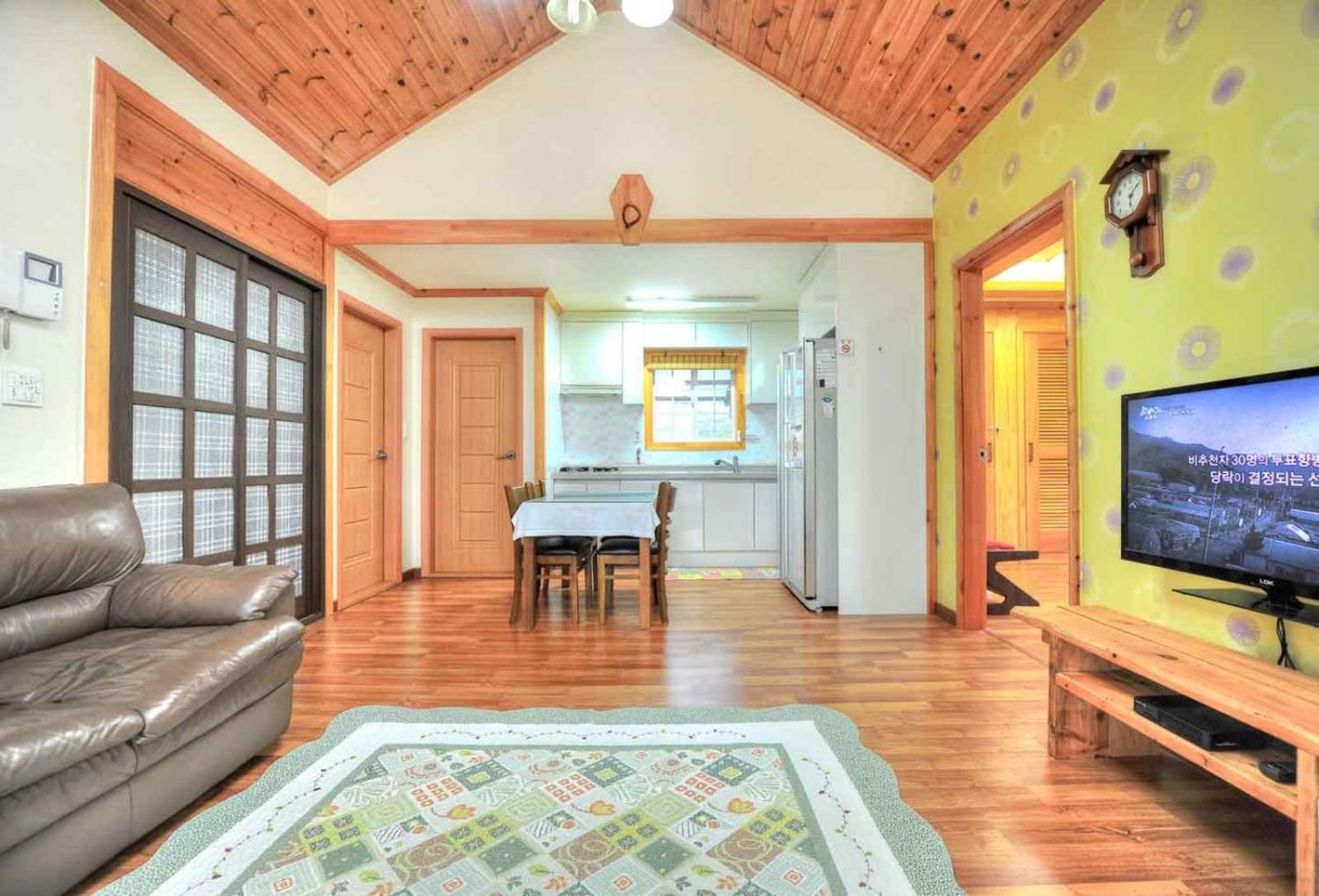 One-Bedroom House photo 1