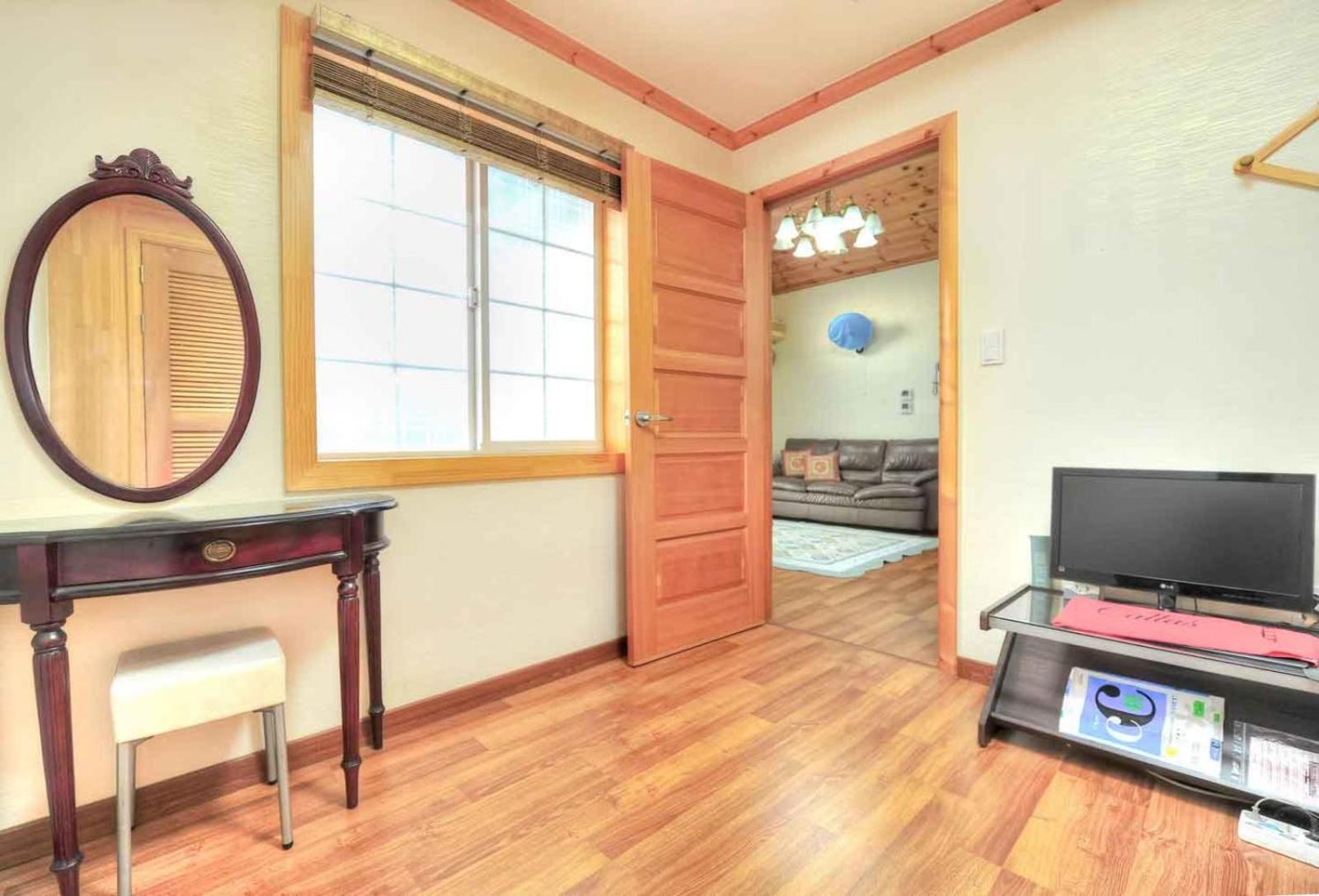 One-Bedroom House photo 3