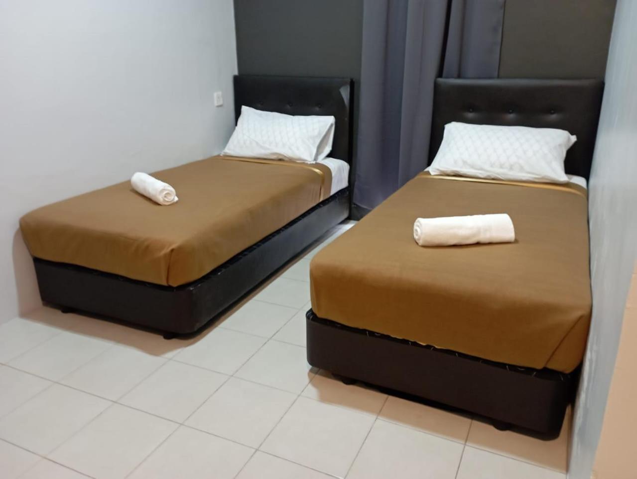 Standard Double or Twin Room - Photo 5