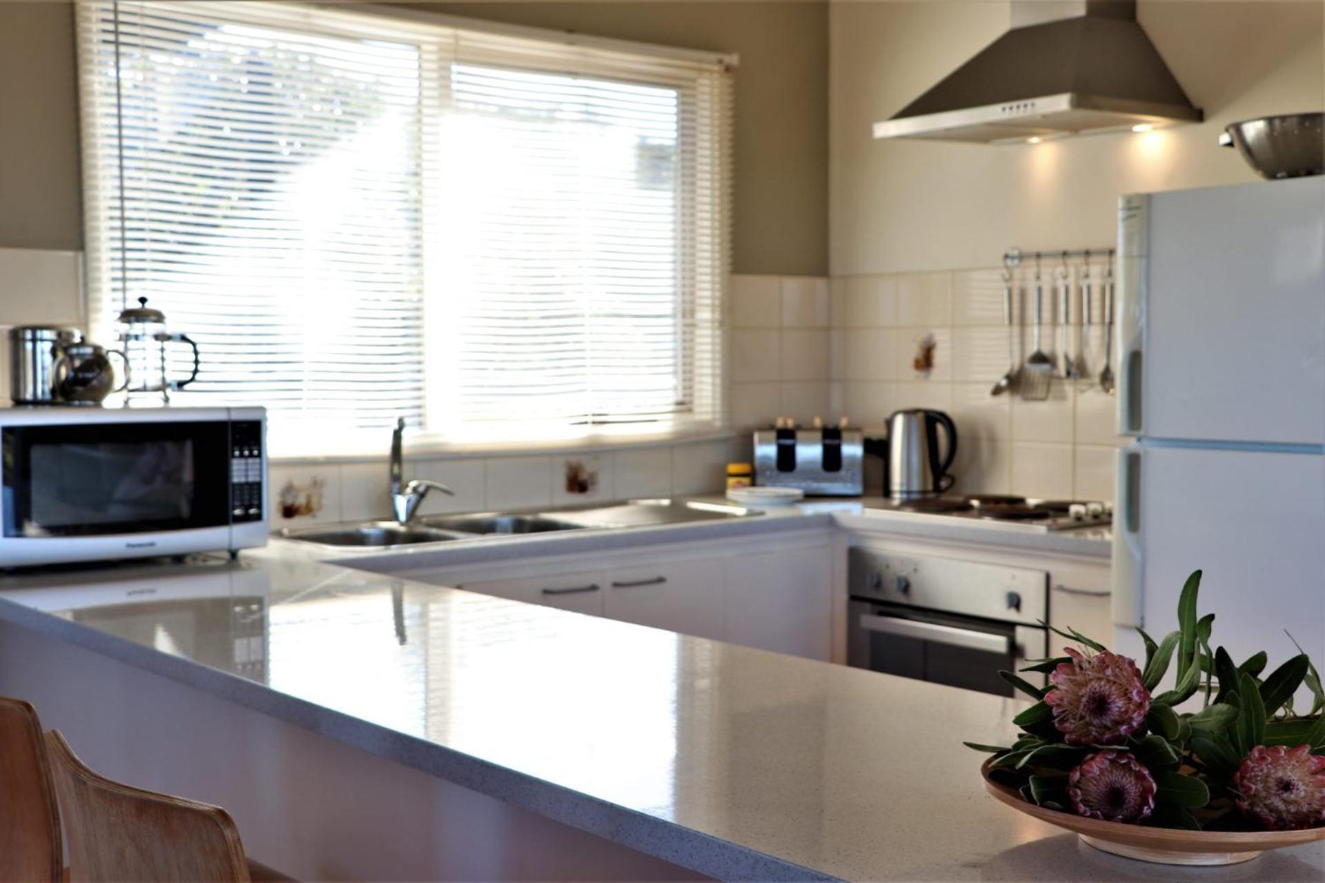 Three-Bedroom House photo 3