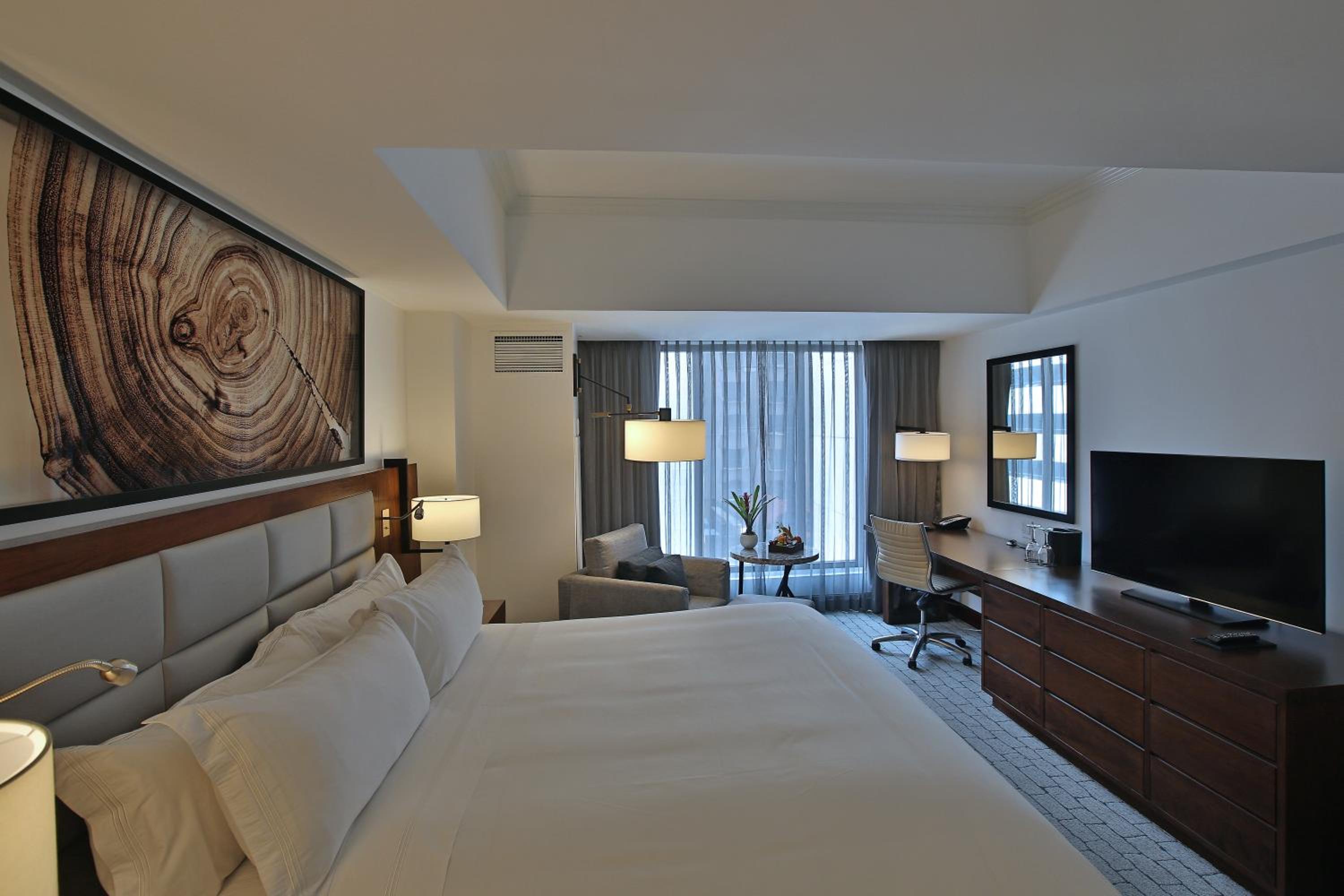 Classic King Room - Photo 10