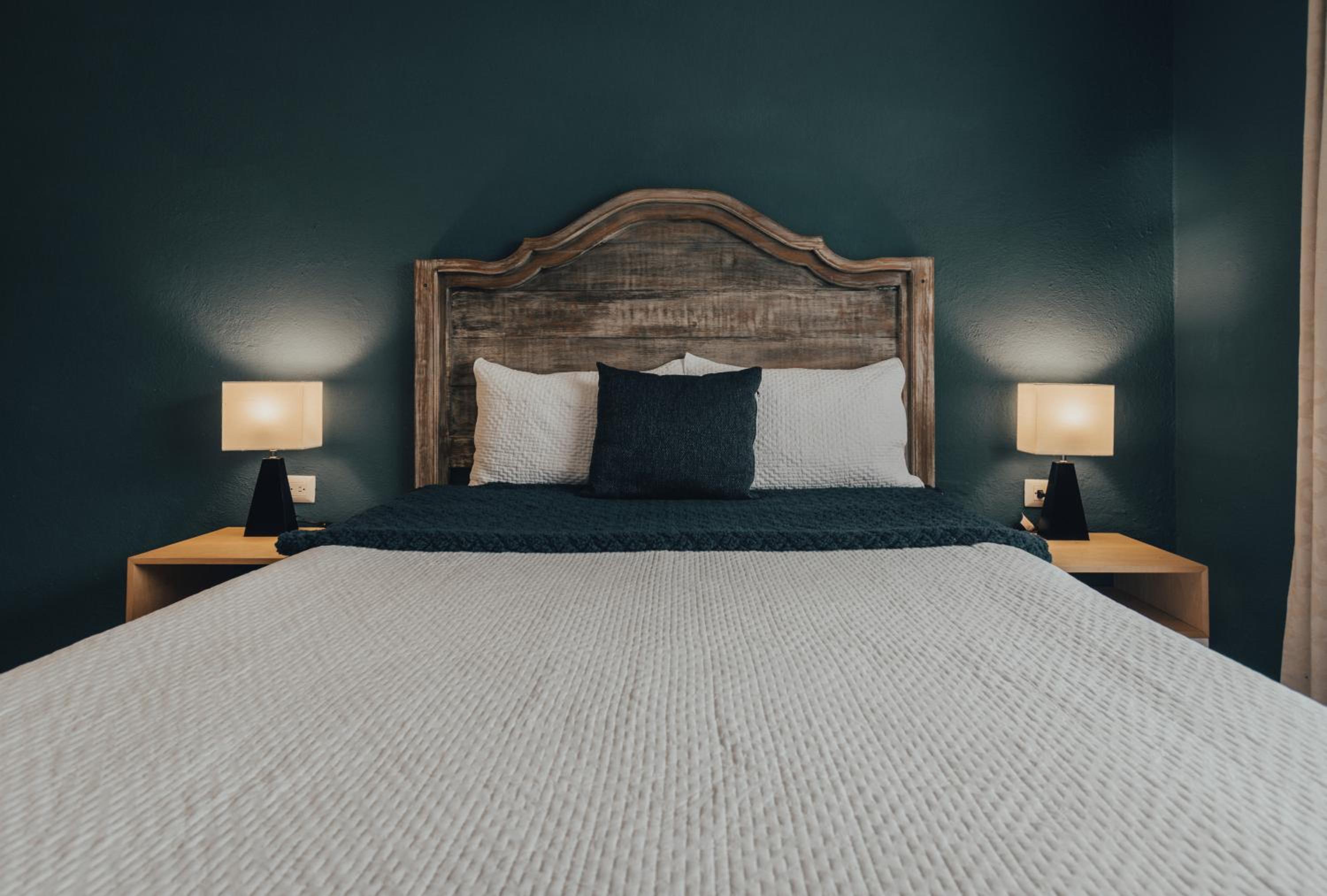Deluxe Queen Room