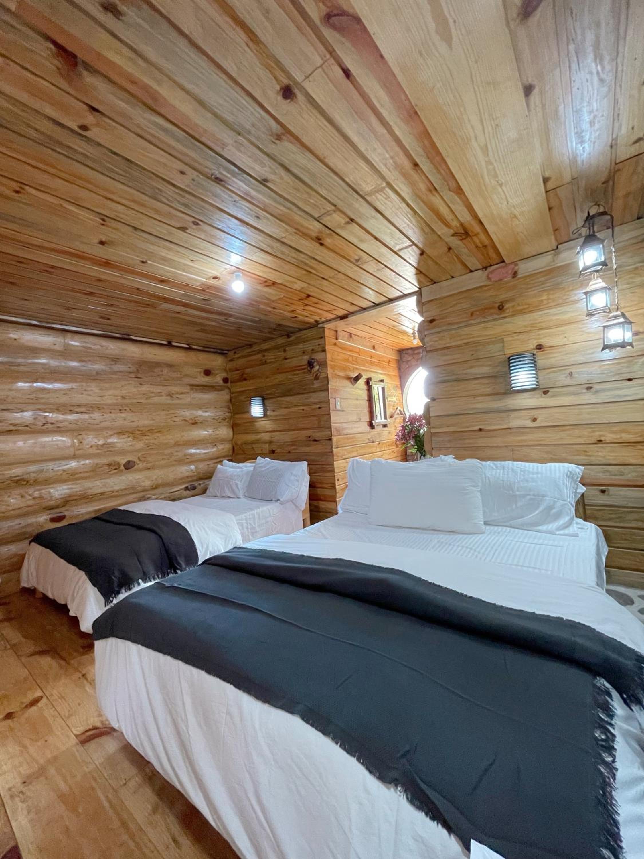 Quadruple Room with Mountain View photo 3