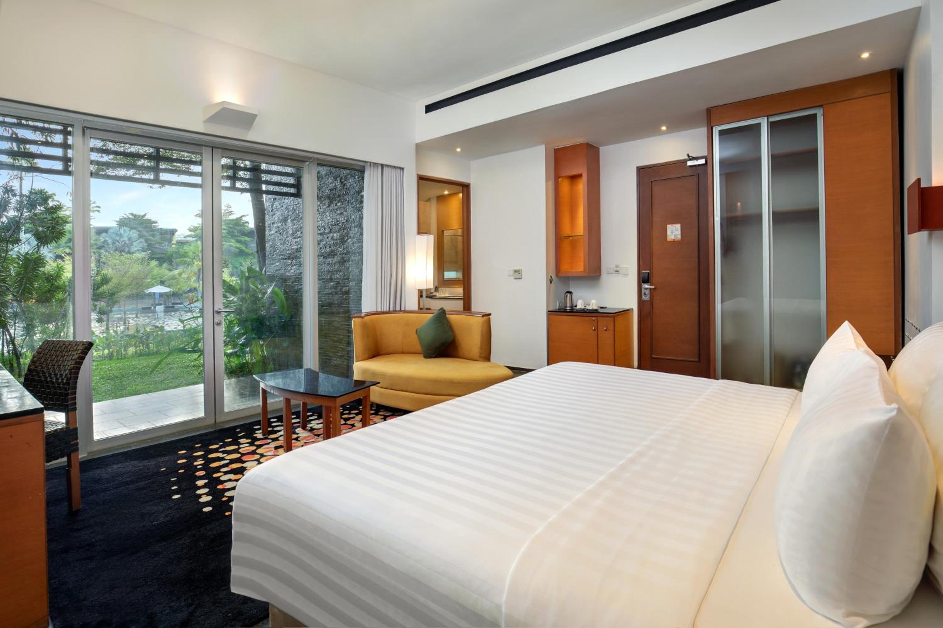 Deluxe King Room photo 3