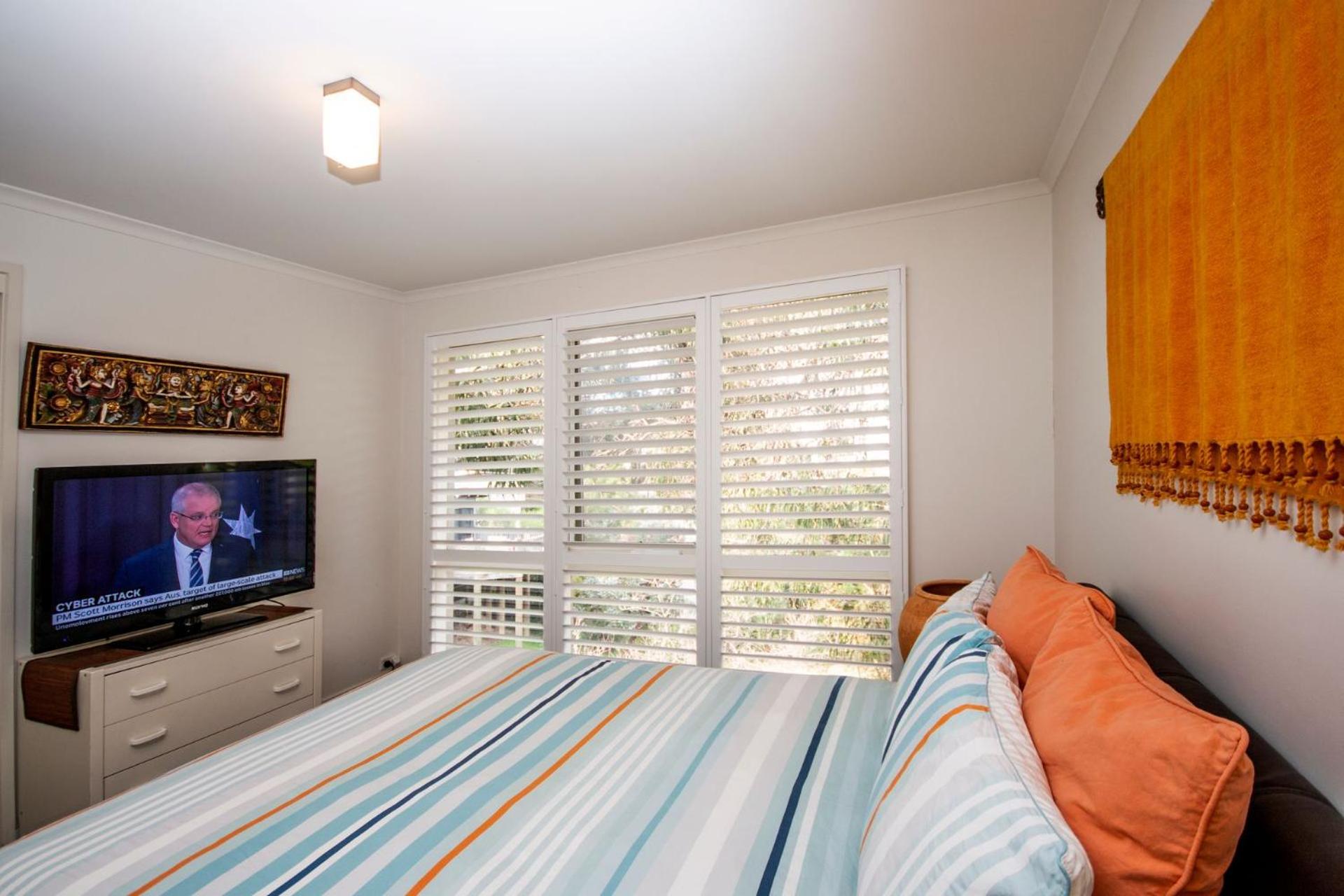 Three-Bedroom House photo 3