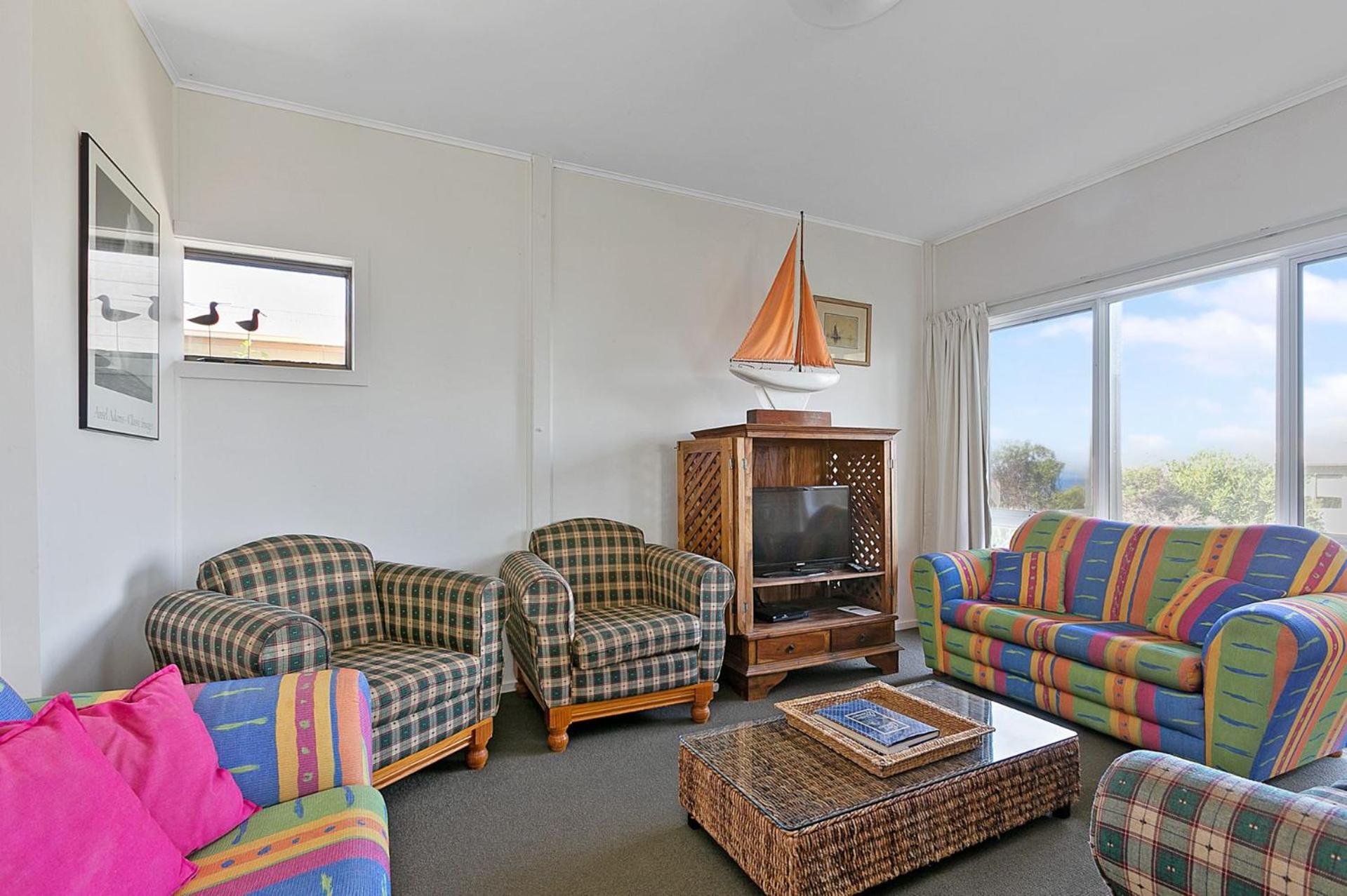 Six-Bedroom House photo 2