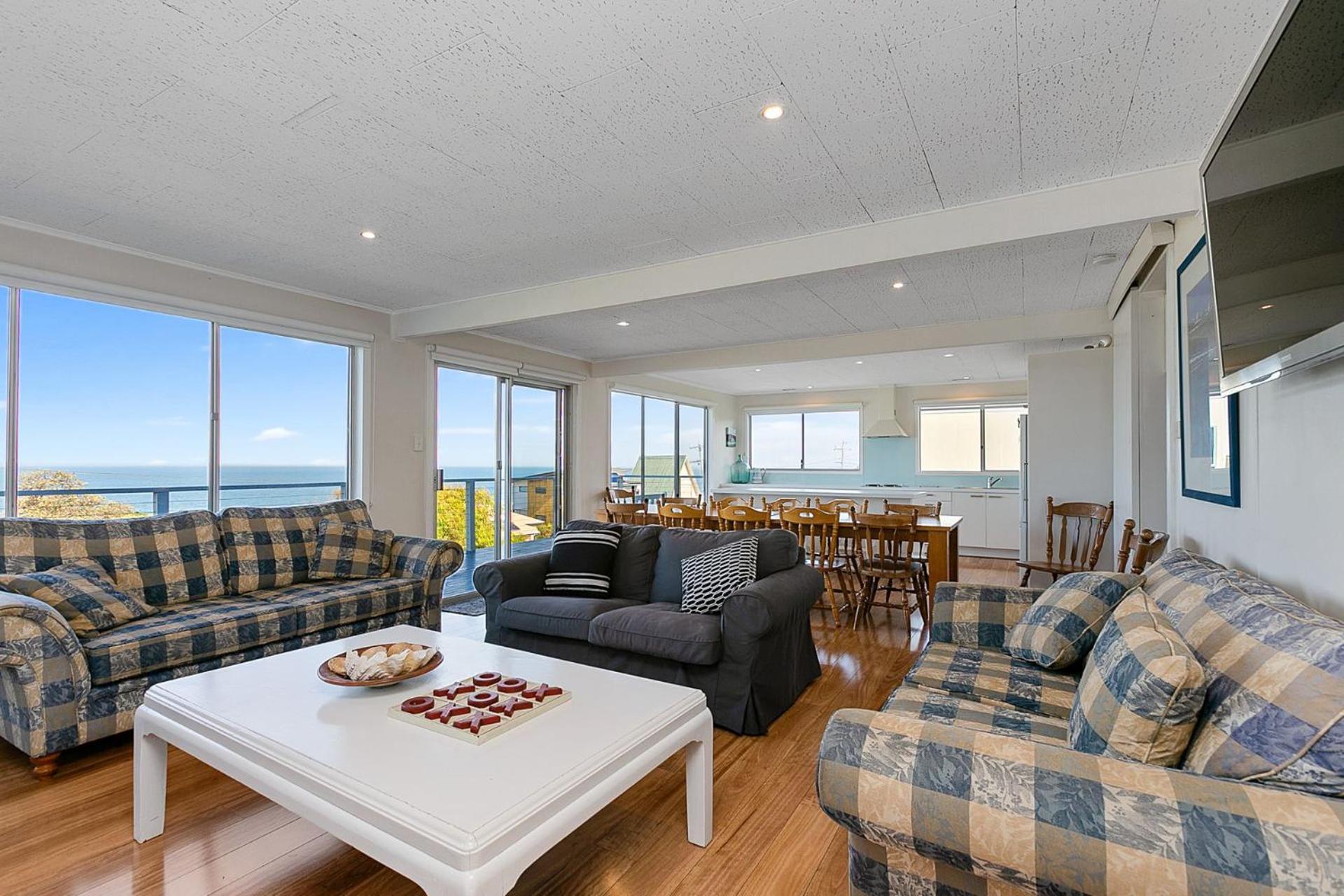 Six-Bedroom House photo 1