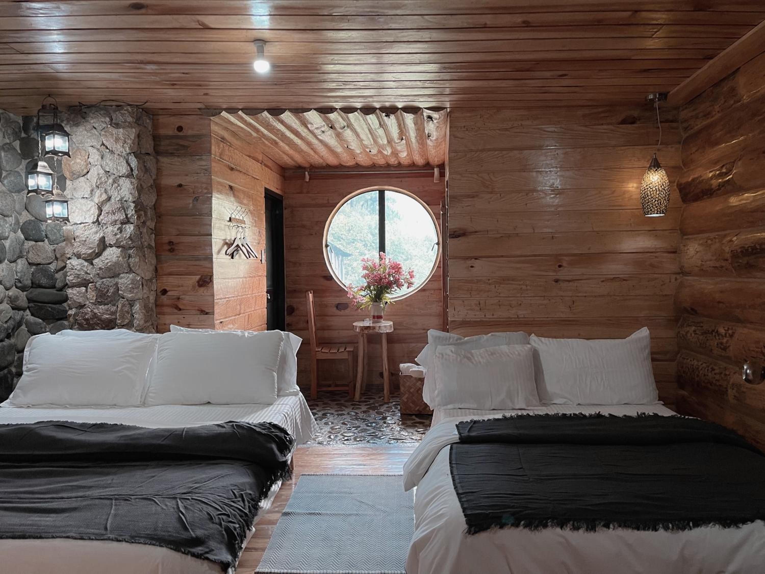 Quadruple Room with Mountain View photo 2