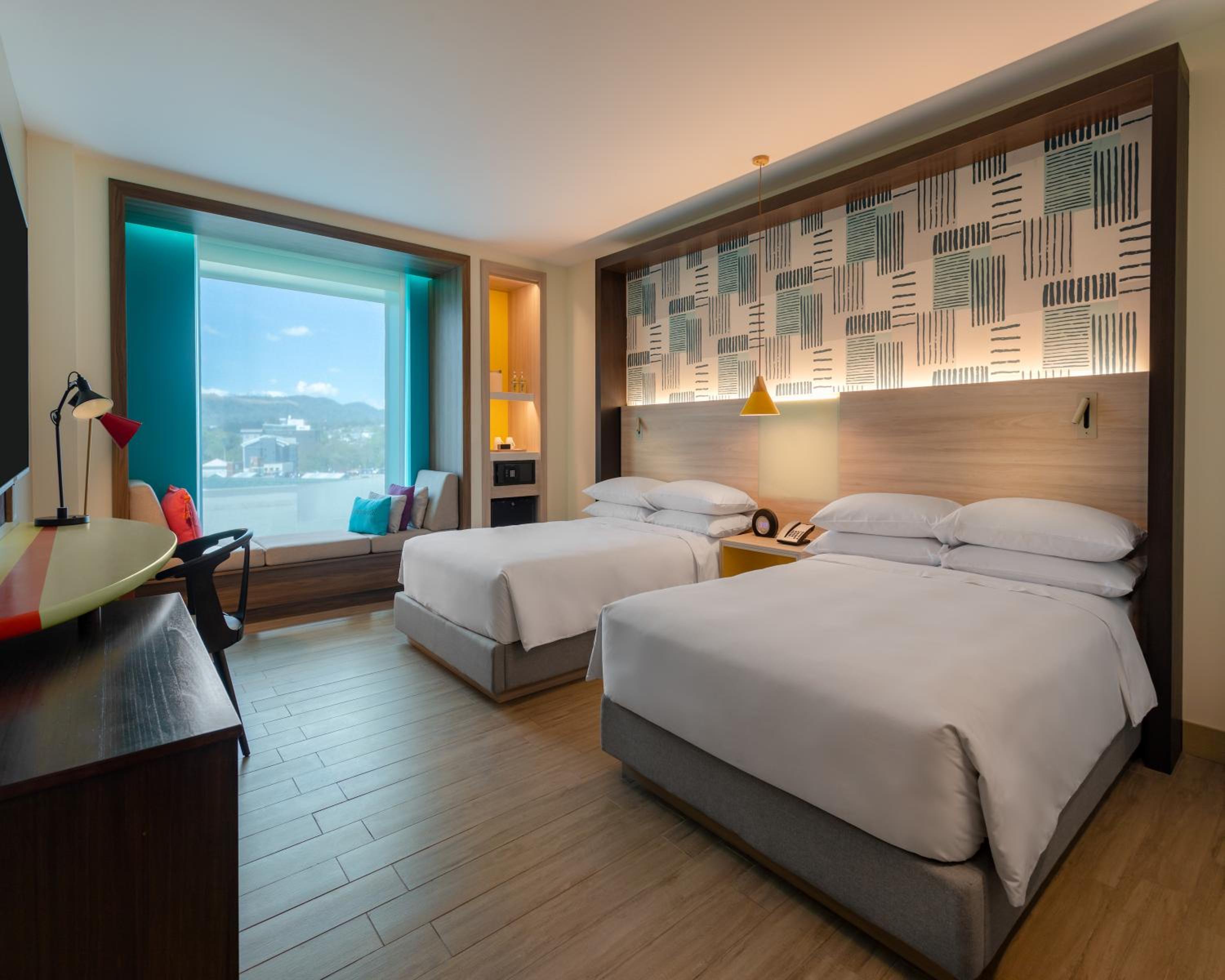 Double Room with Two Double Beds and View - Photo 2
