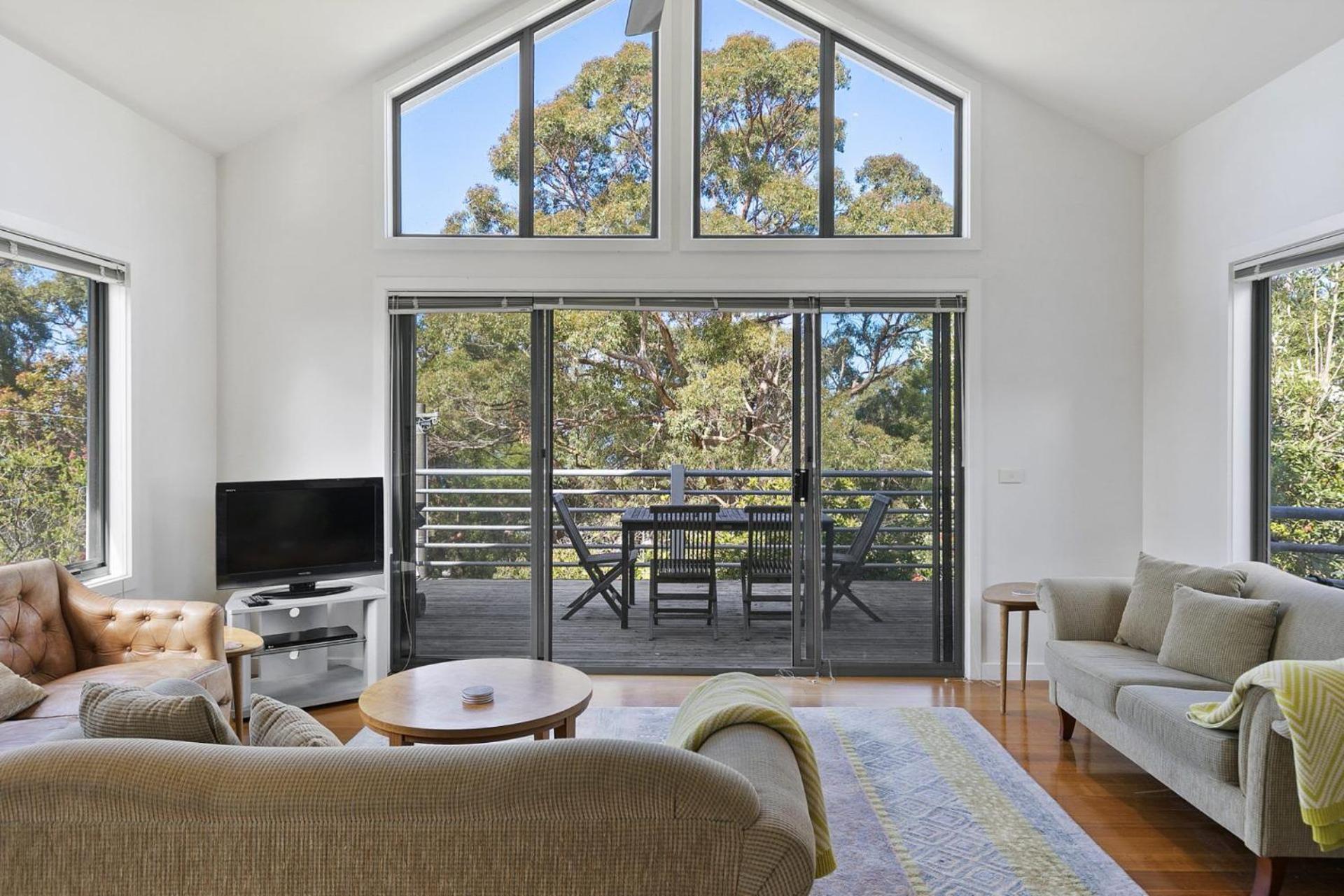 Three-Bedroom House photo 3