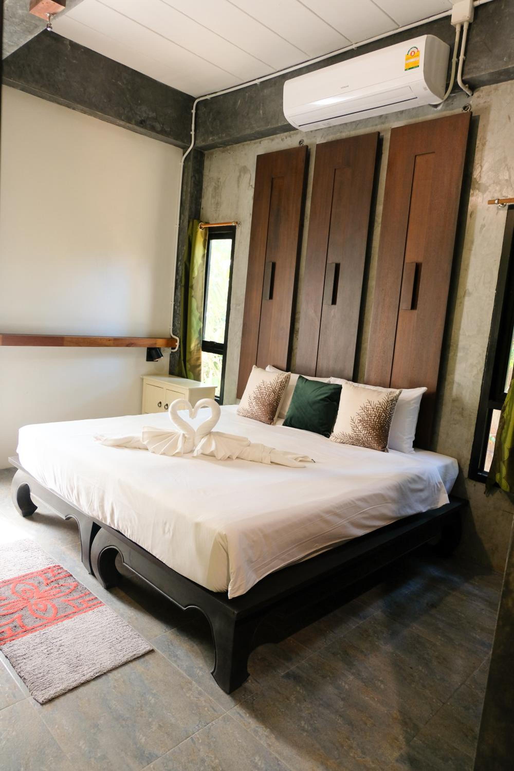 Standard King Room photo 3