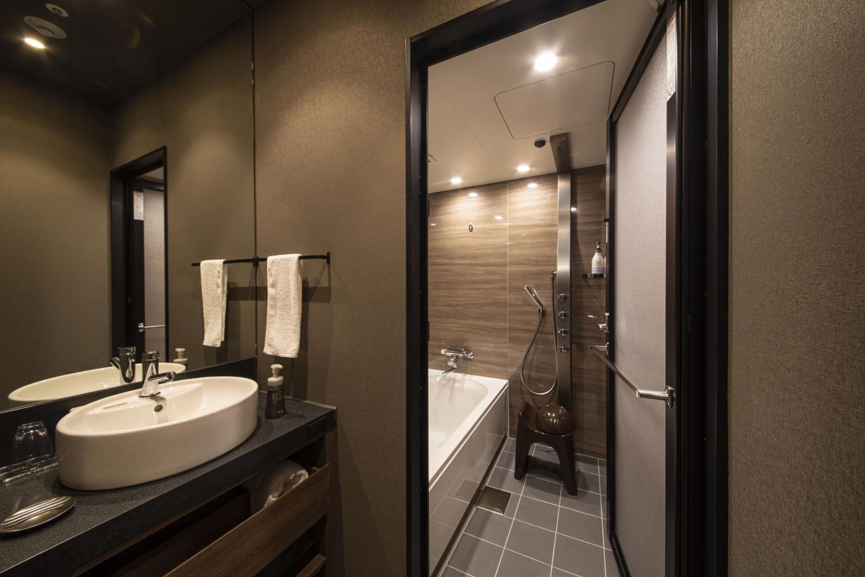 Twin Room with Extra Bed - High Floor