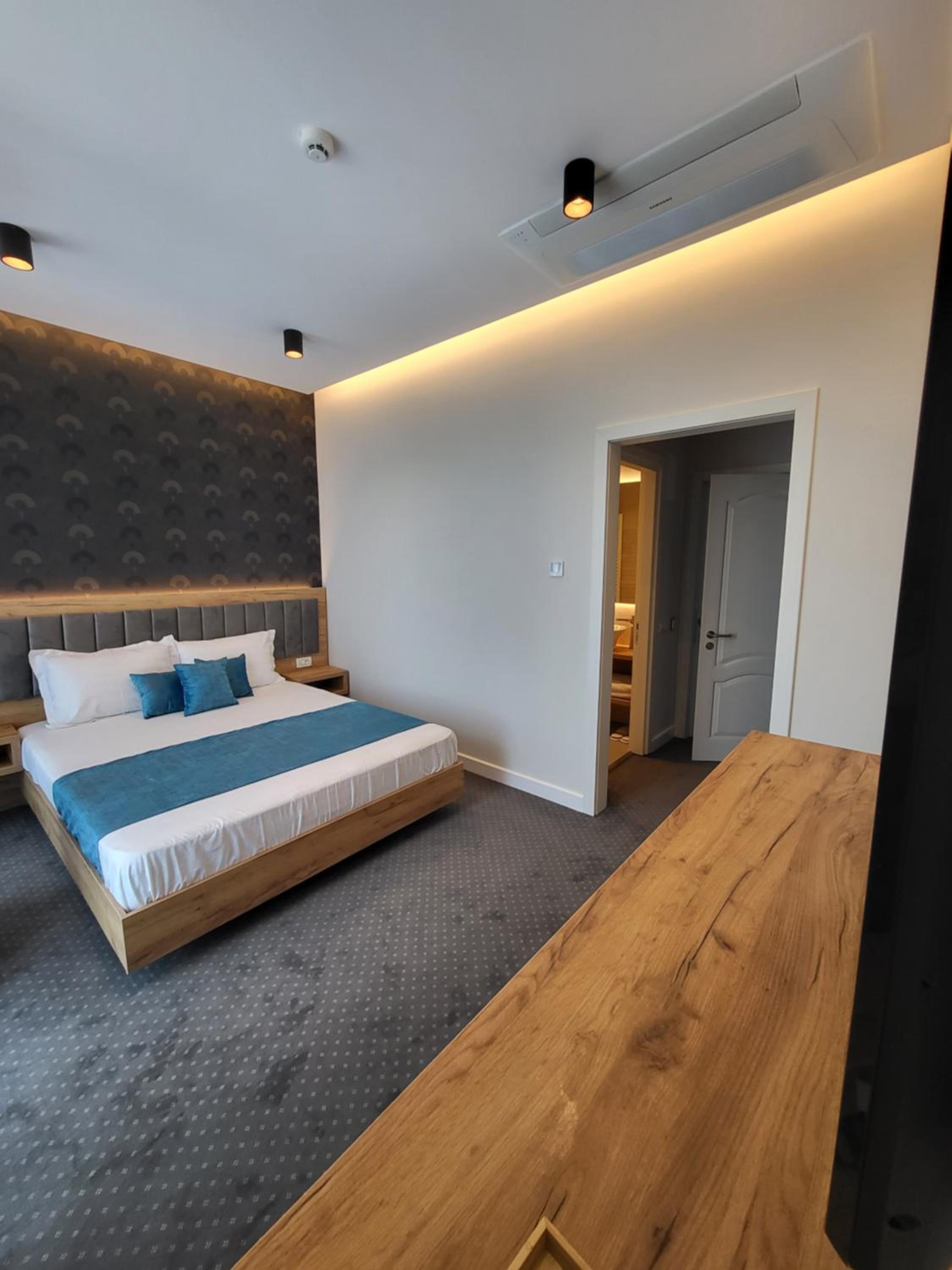 Double Room with Balcony - Photo 2
