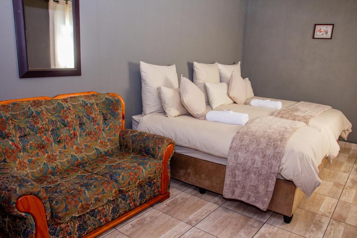 Deluxe Double or Twin Room with Garden View photo 2