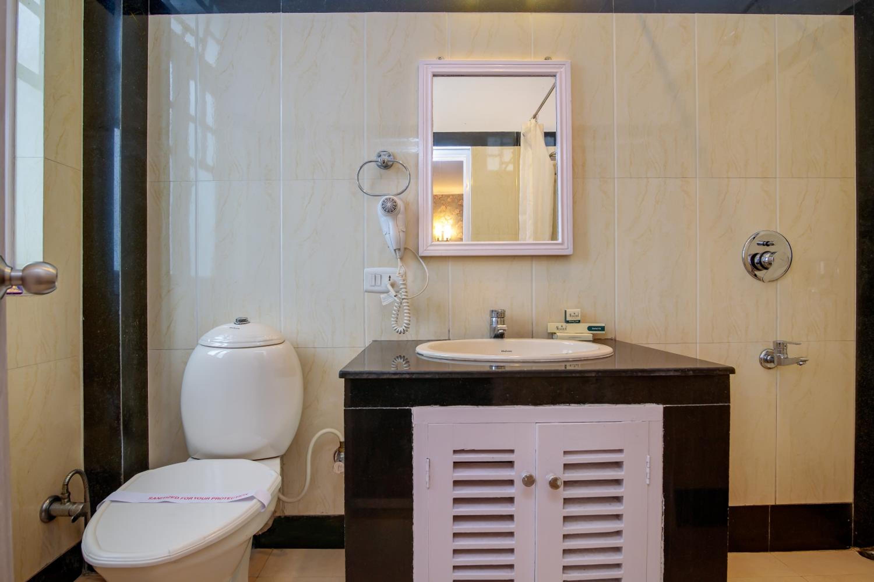 Deluxe Double Room - Photo 13