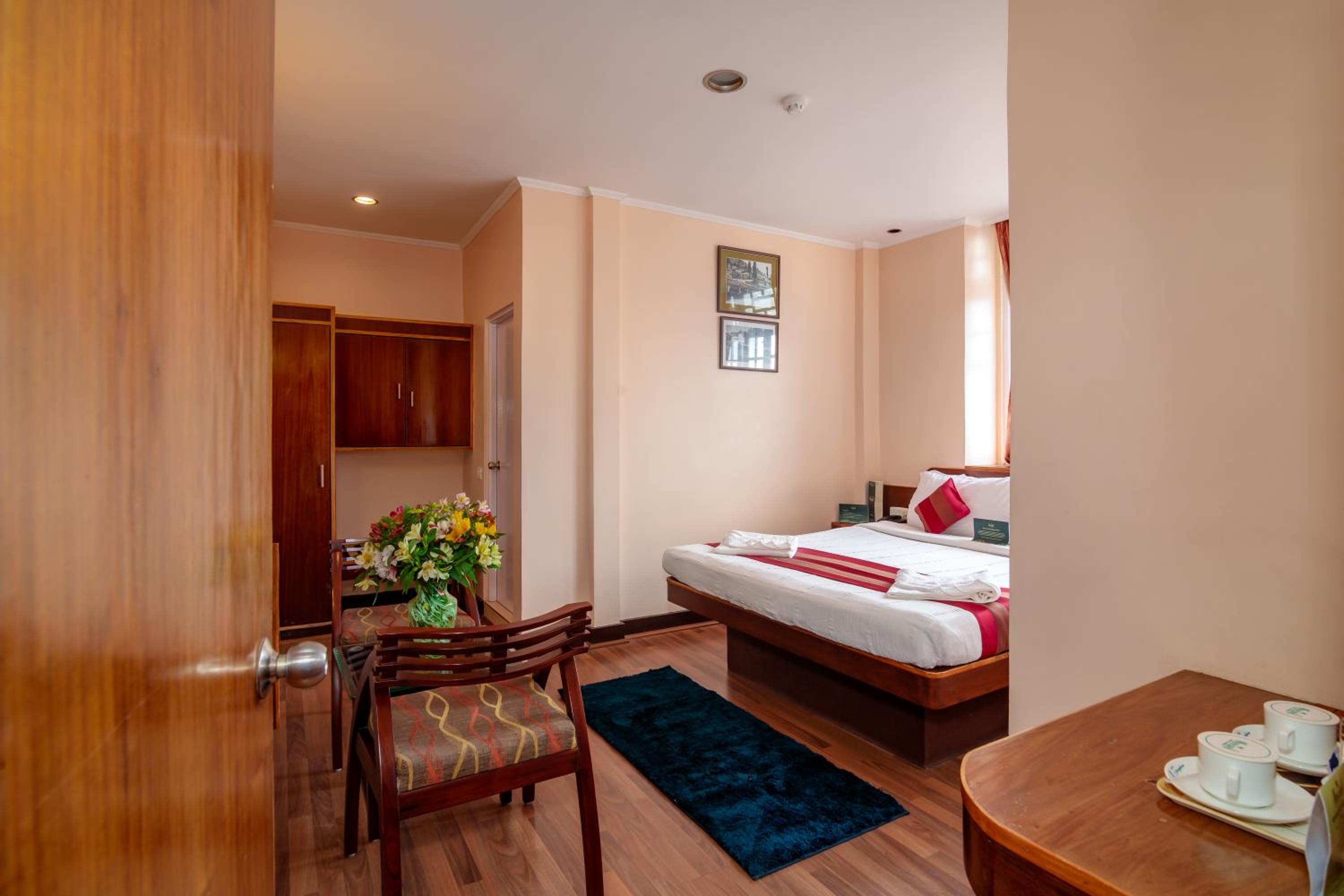 Deluxe Double Room - Photo 14