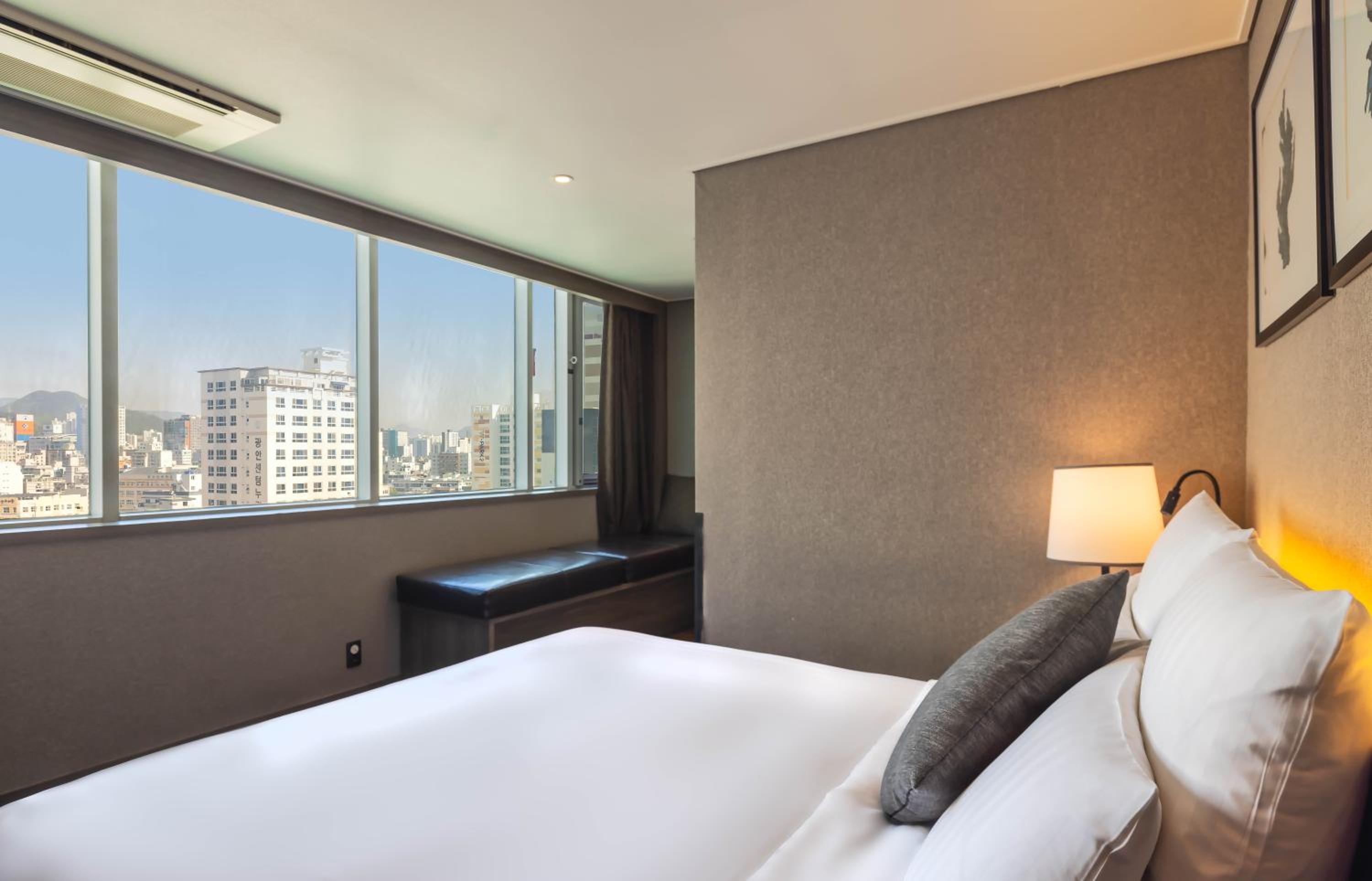 Deluxe Double with City View  photo 3