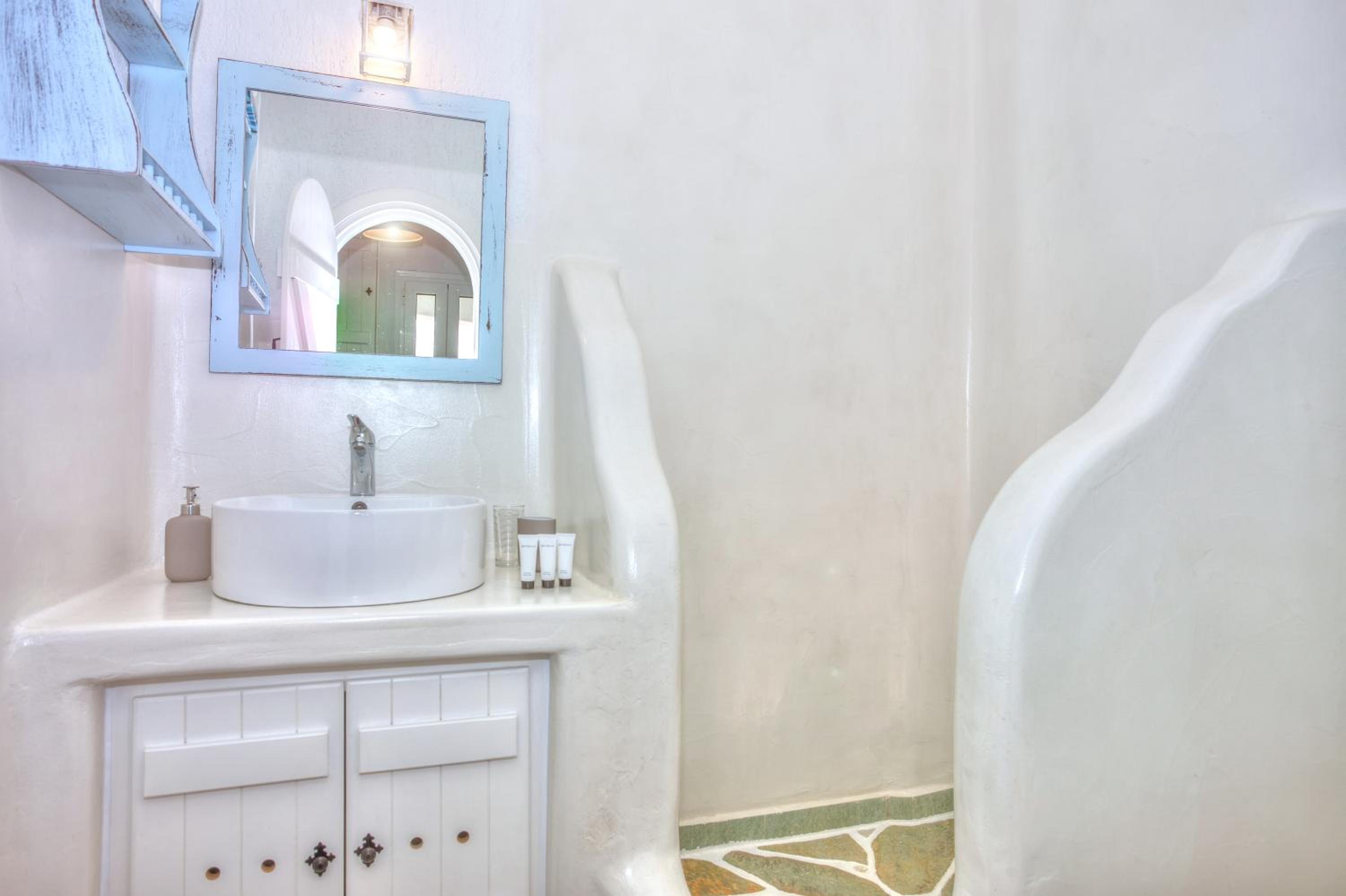 Villa with Sea View - Photo 23