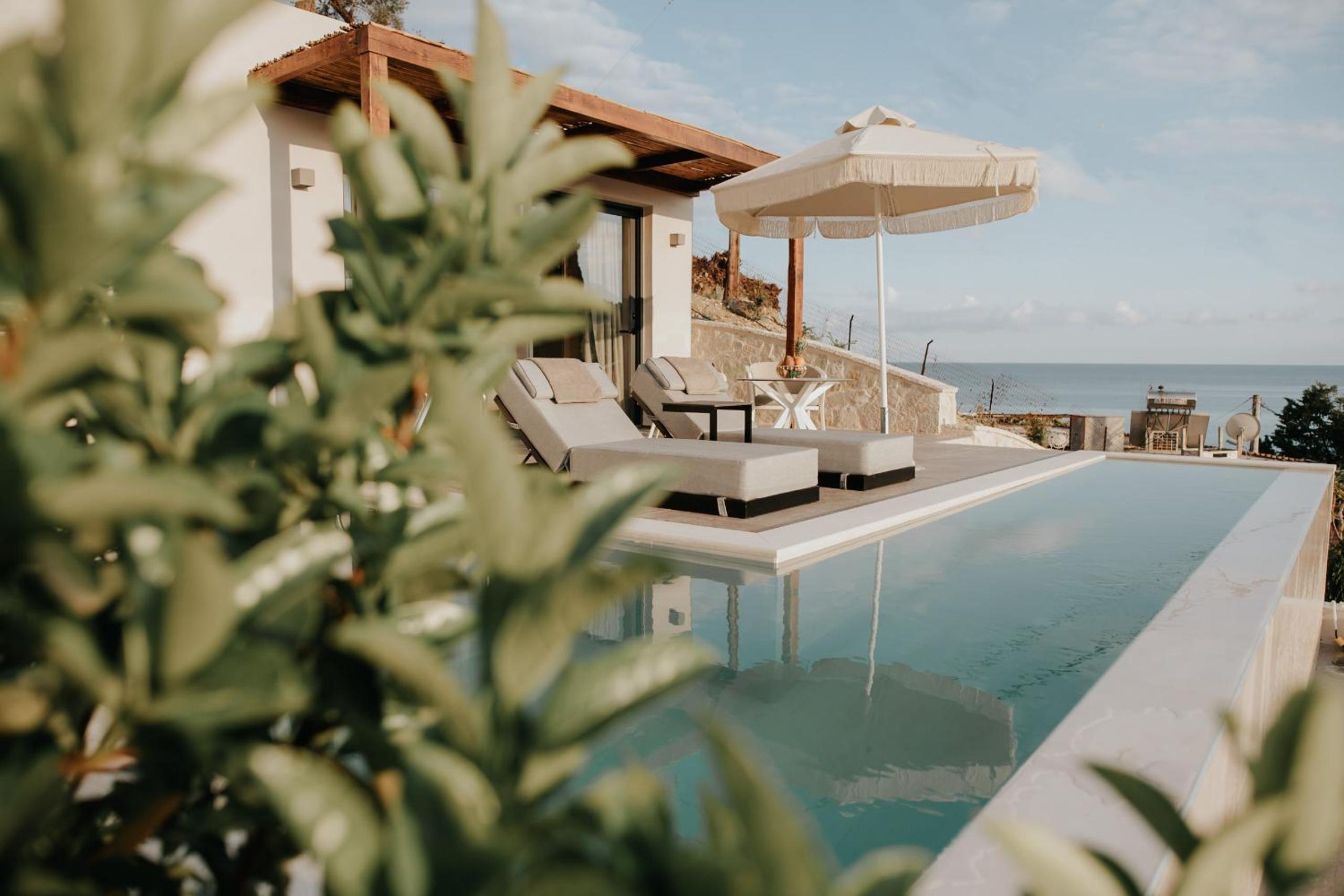 Suite with Private Pool - Photo 4