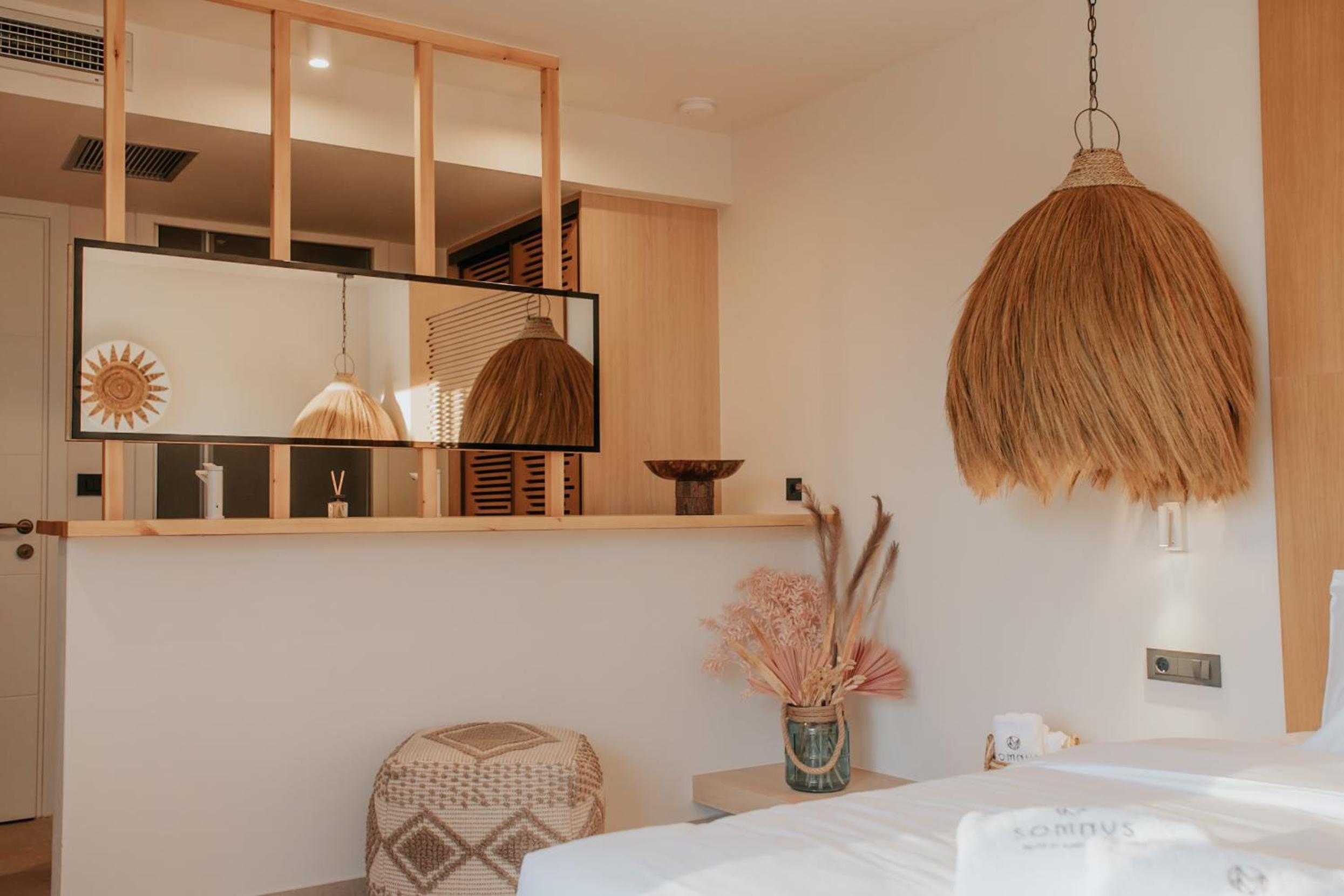 Suite with Private Pool - Photo 16
