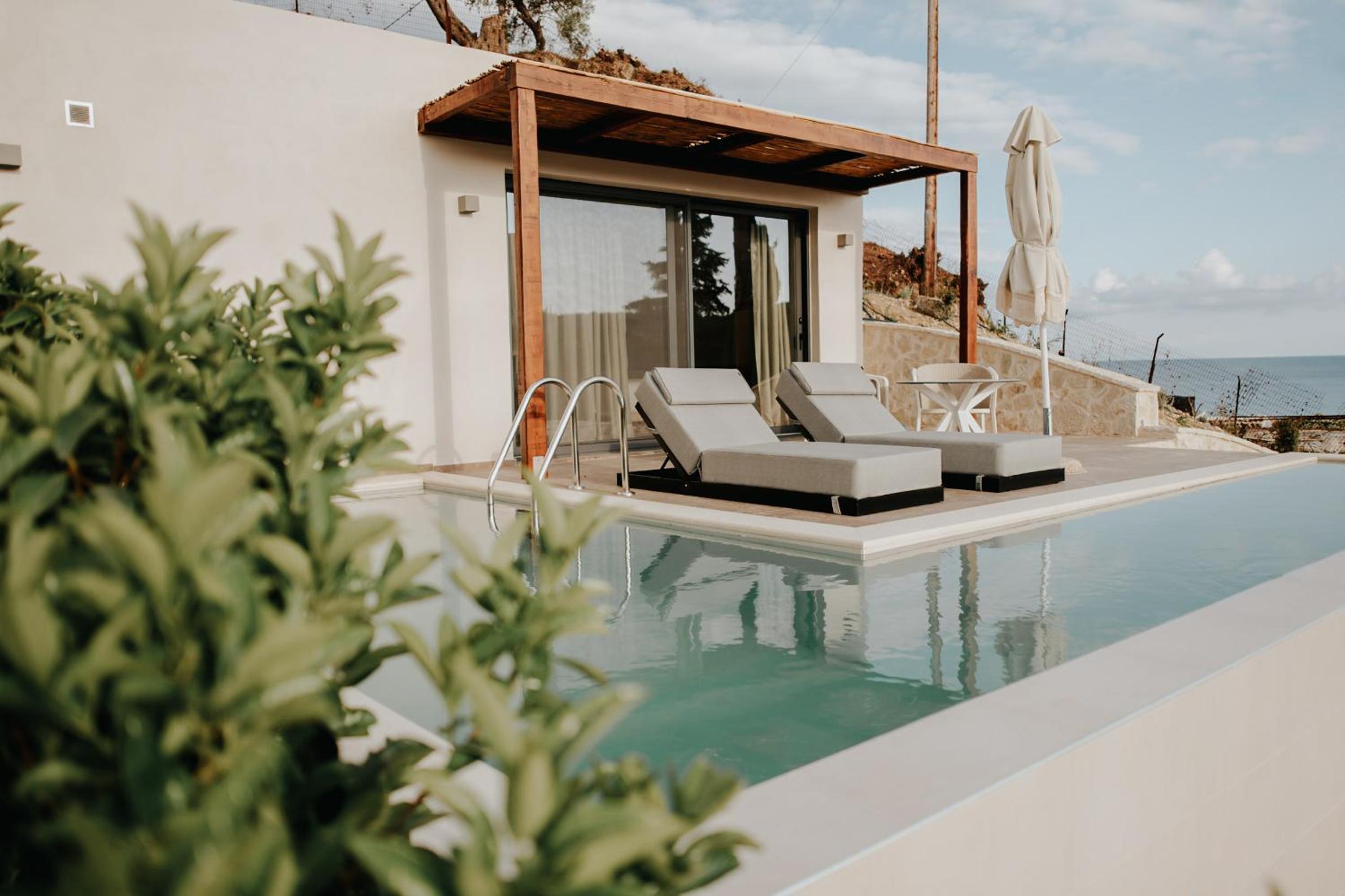 Suite with Private Pool - Photo 20