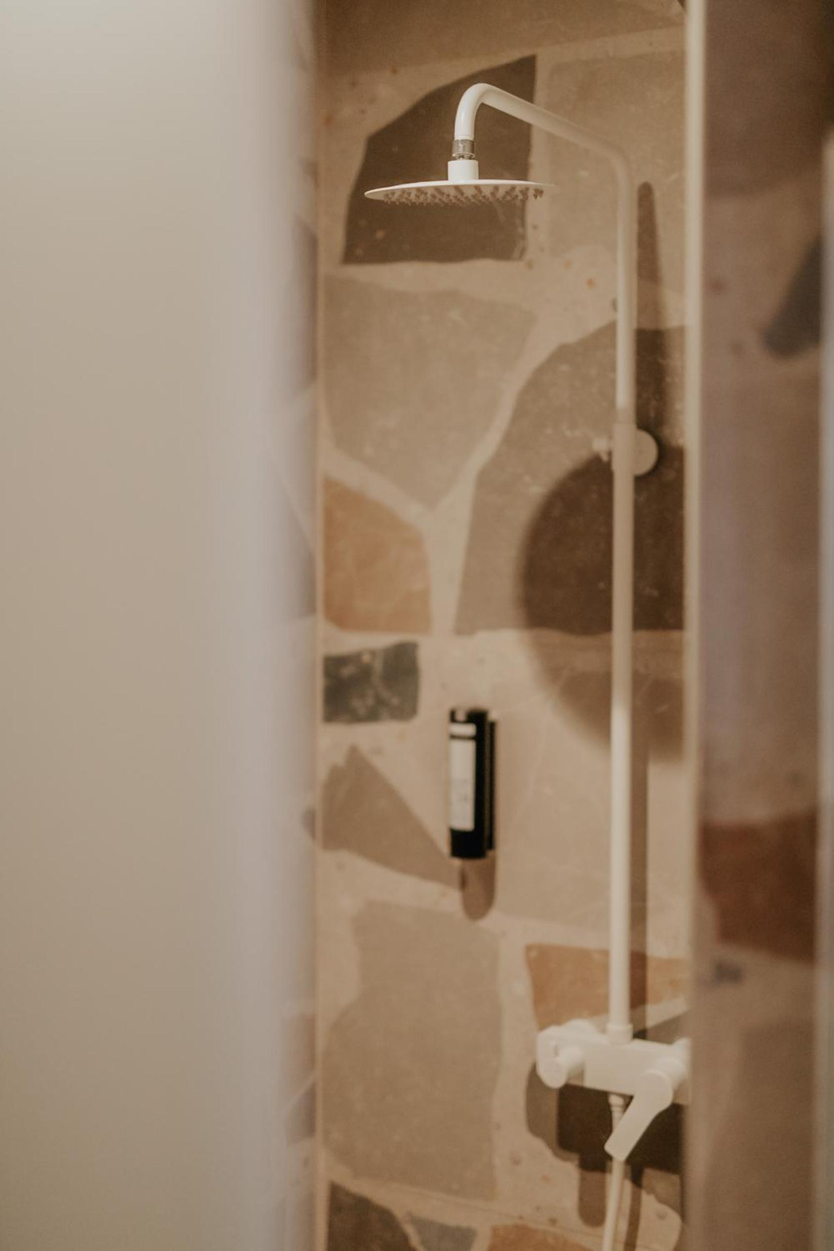 Suite with Private Pool - Photo 12