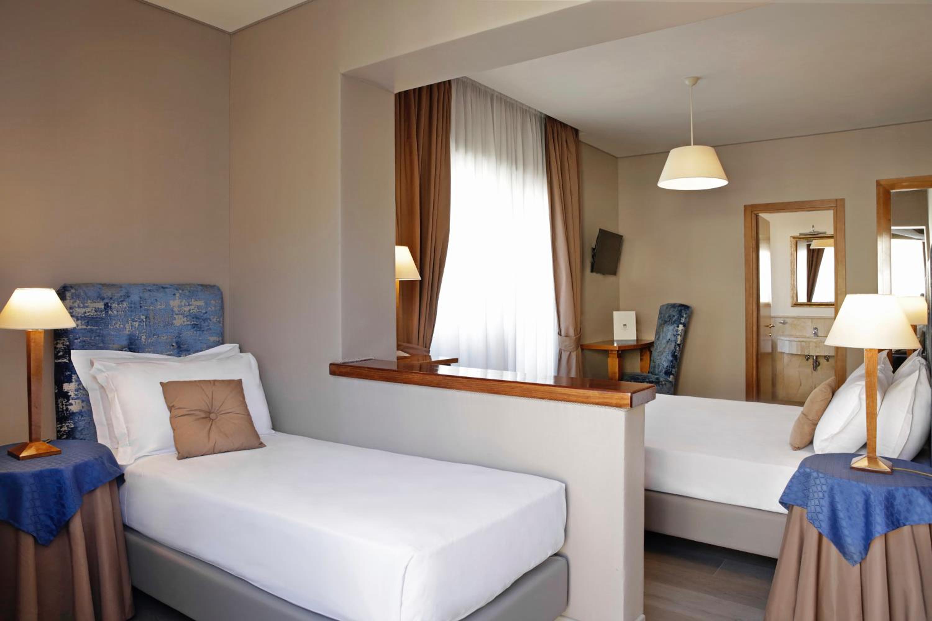 Deluxe Double or Twin Room with Balcony photo 3