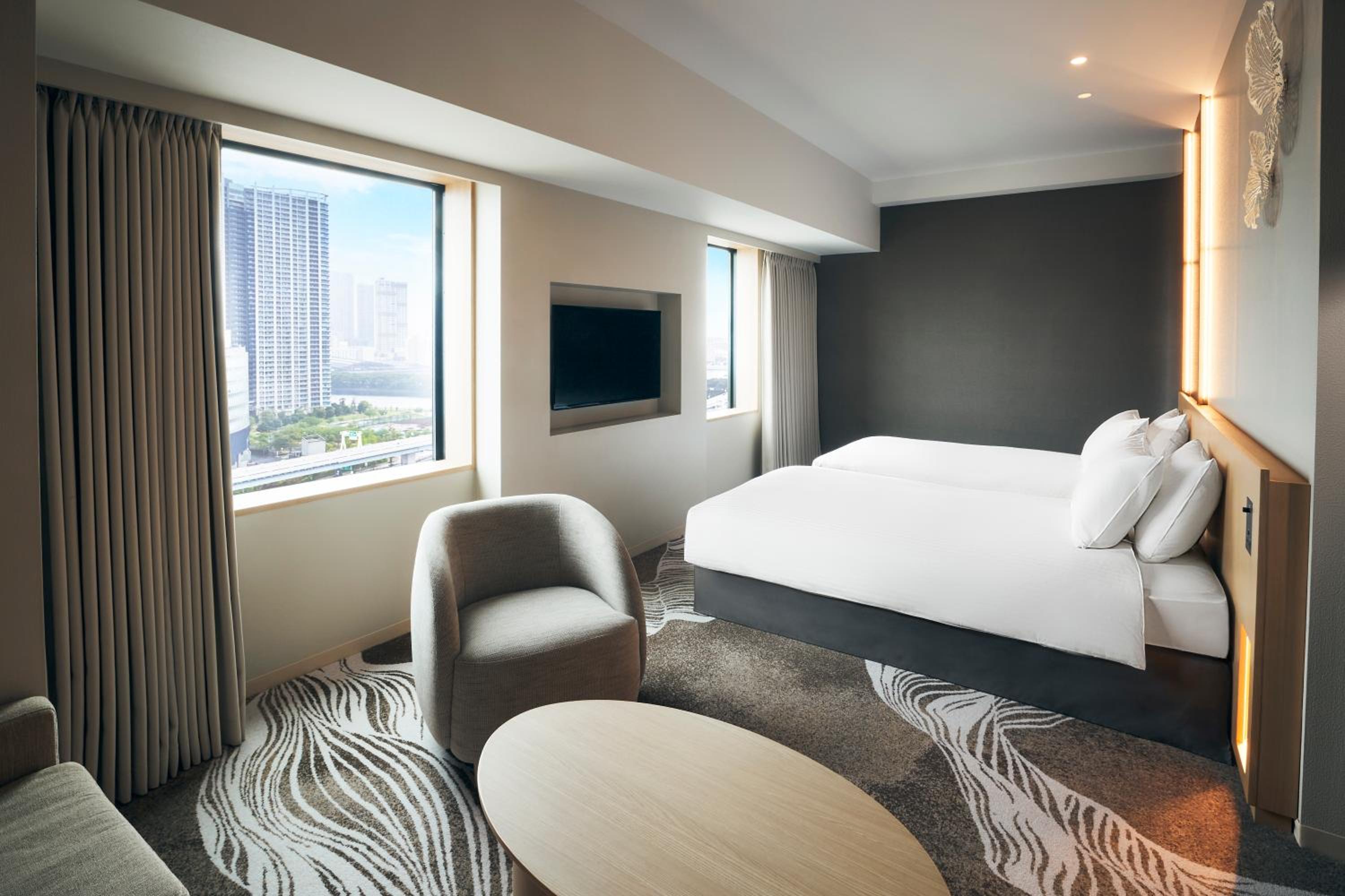 Deluxe Twin Room for 3 adults  (An Extra Bed Provided for Triple Use) - Non-Smoking photo 1