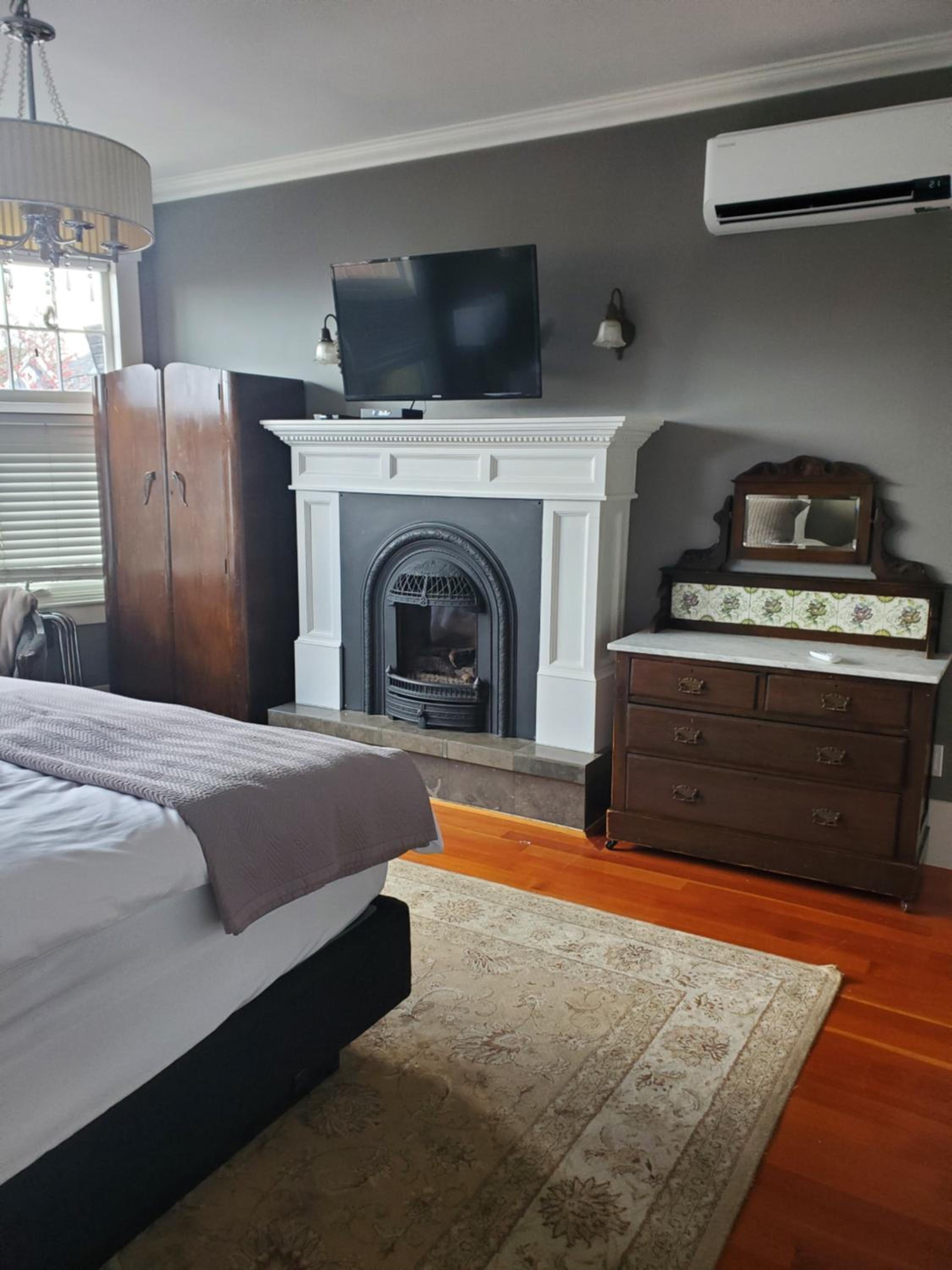 Deluxe King Room photo 1
