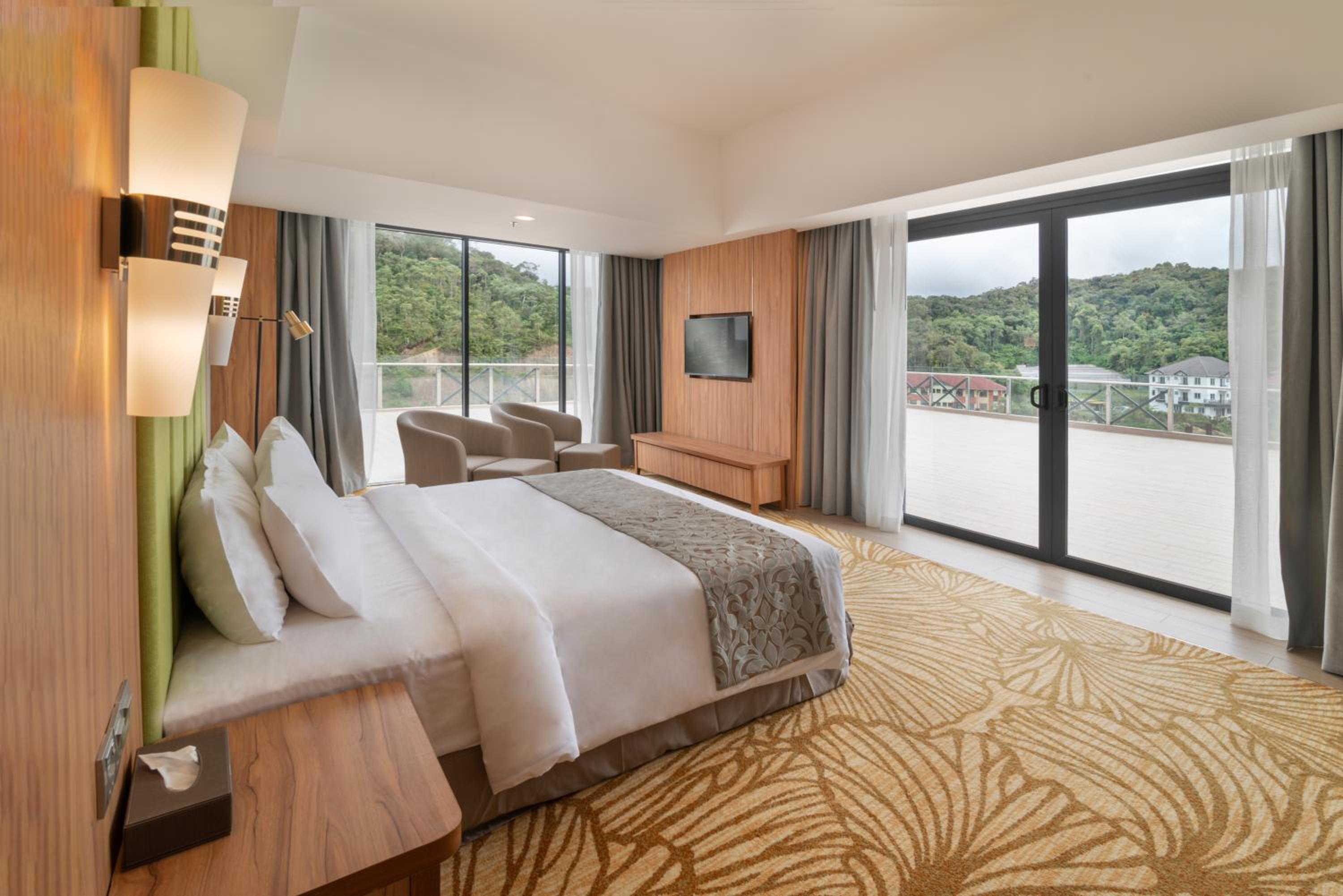 Premier Family Suite - Photo 1