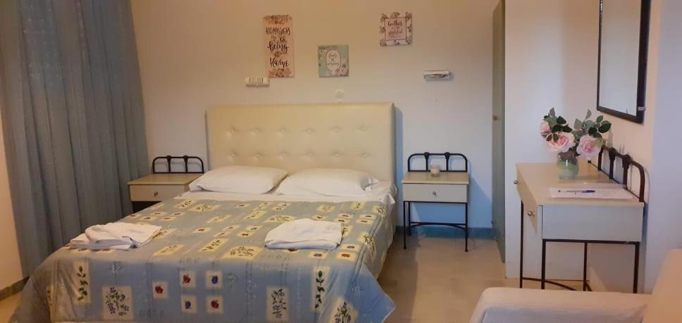 Double Room with Garden View - Photo 2
