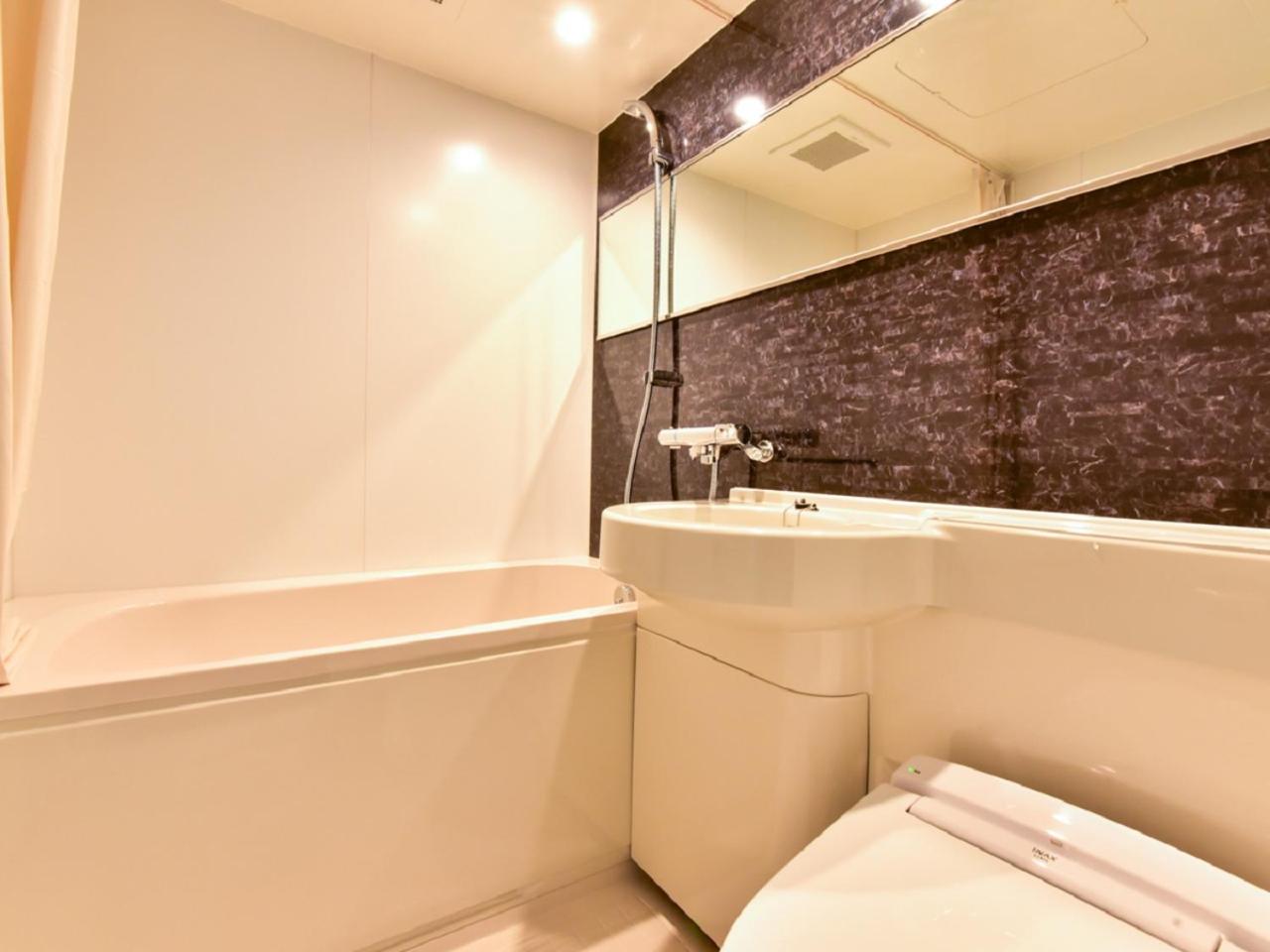 Double Room with Small Double Bed - Smoking - Photo 2