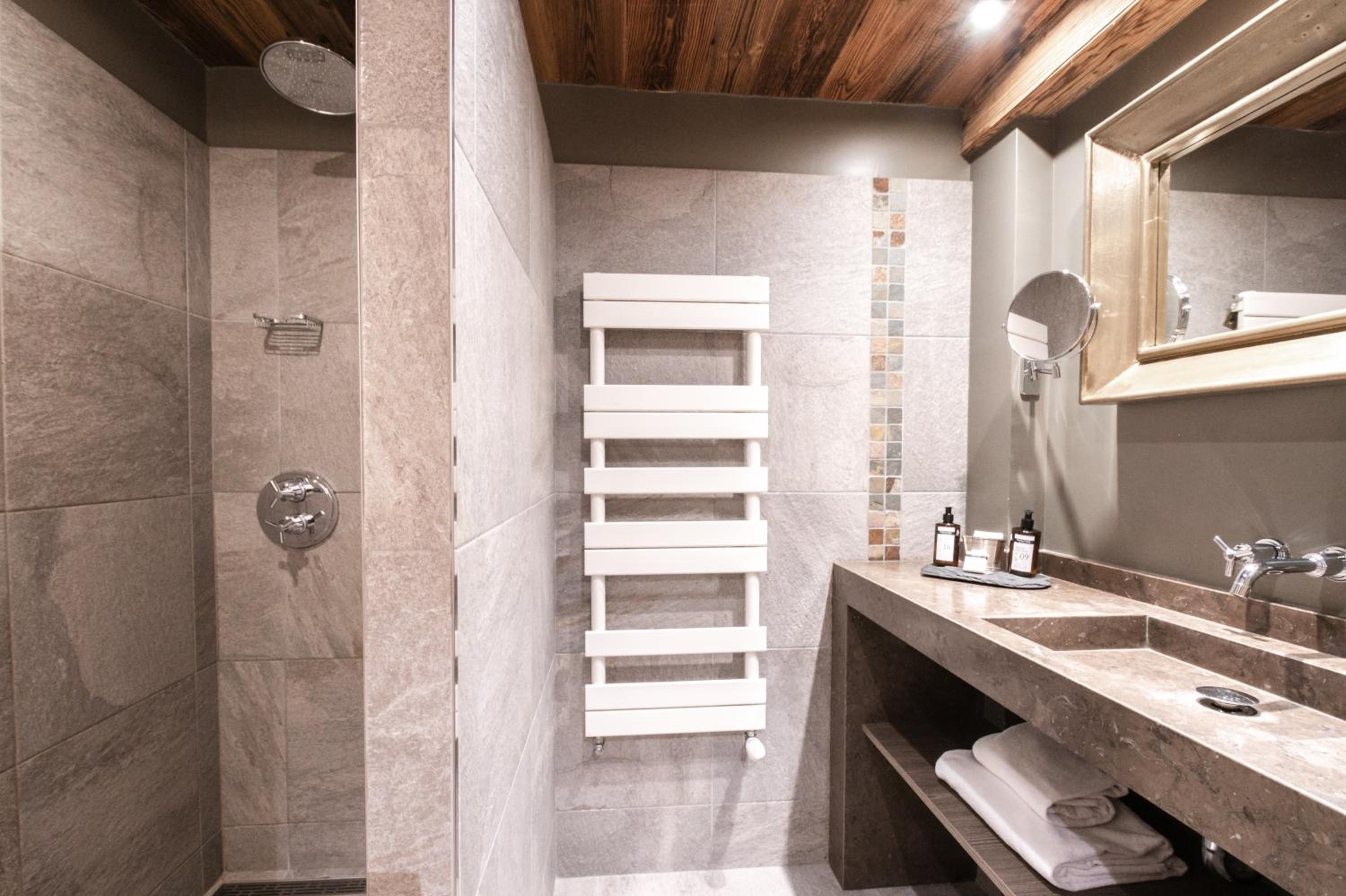Chambre Signature Brévent avec Accès au Spa Chambre Signature Brévent avec Accès au Spa